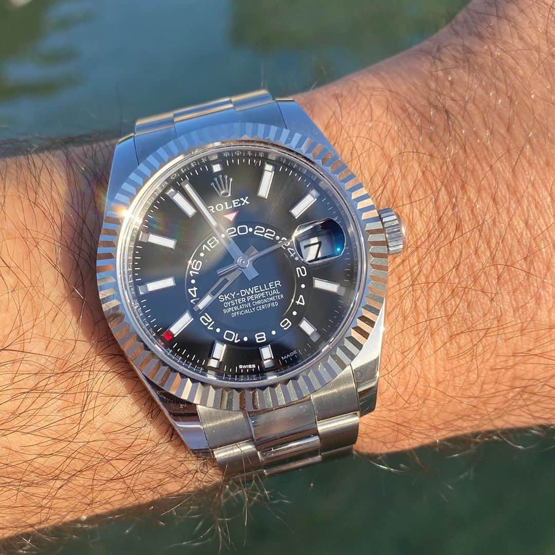 WATCHMANIAさんのインスタグラム写真 - (WATCHMANIAInstagram)「Morning dip.  #rolex #rolexskydweller #watchmania」8月7日 14時36分 - watchmania