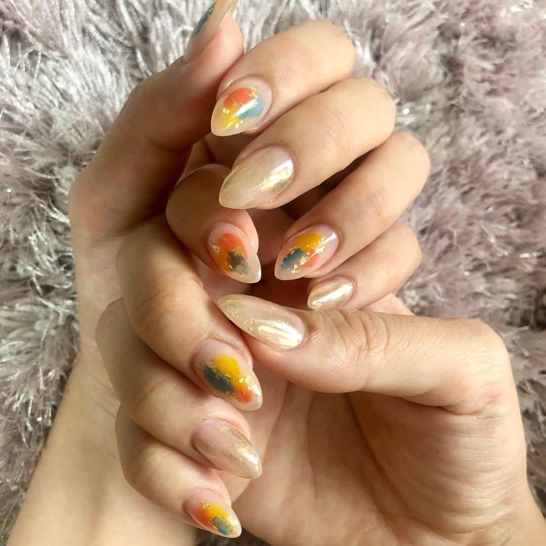 水越愛華さんのインスタグラム写真 - (水越愛華Instagram)「𝑵𝒆𝒘 𝑵𝒂𝒊𝒍 💅💖  ベージュベースの塗りかけと シャンパンゴールドのミラー☺️💖  実は足もセットなの☺️💖 かわいい〜💅💖  #ジェルネイル」8月7日 14時40分 - iamemika21