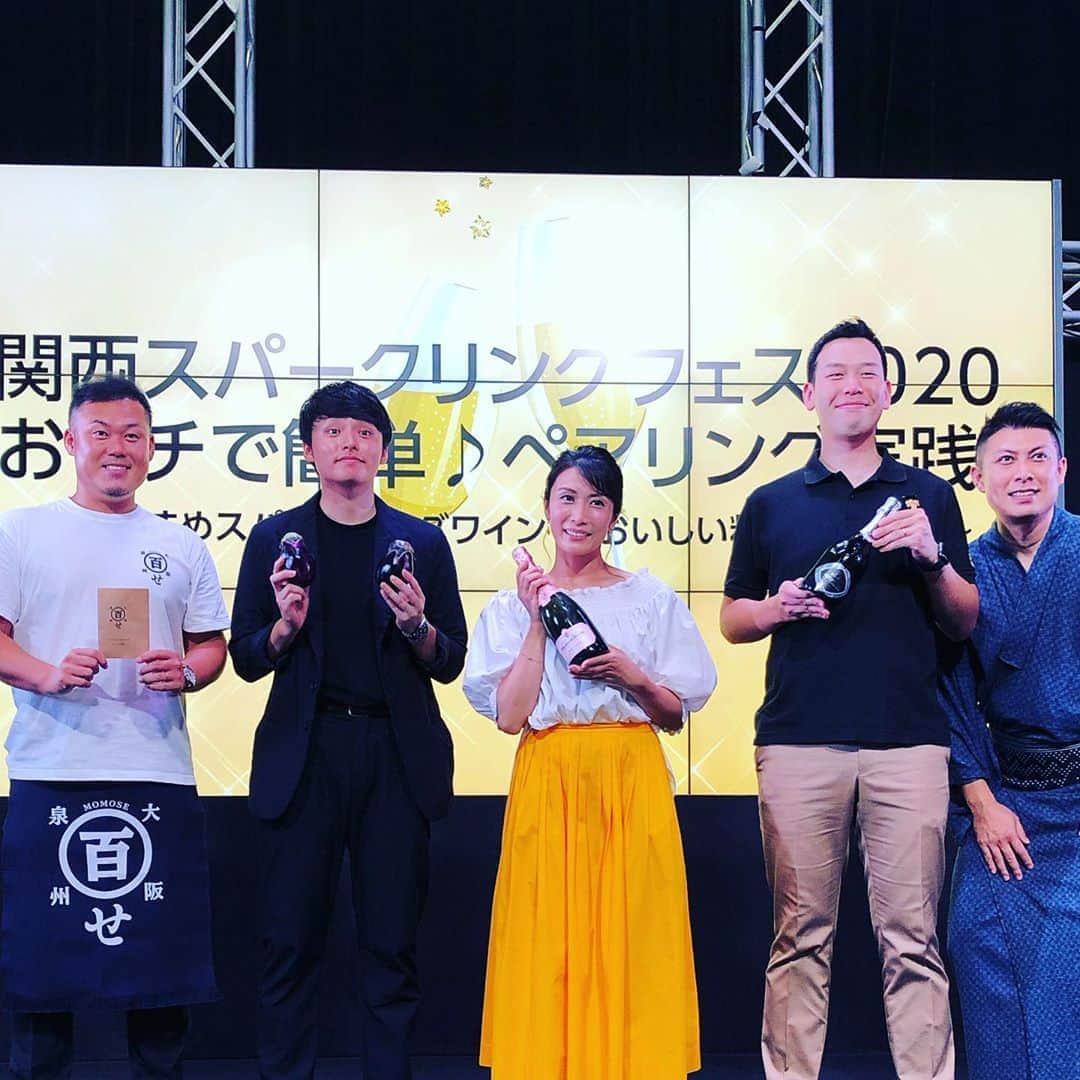 松川浩子さんのインスタグラム写真 - (松川浩子Instagram)「関西スパークリングフェス2020  いつもなら 浴衣まつりで行われていた いろんなスパークリングワインを味わえる 大人なイベント でしたが、  今年はコロナの影響のため  MBSちゃやまちプラザのホームページで https://www.mbs.jp/plaza/ お楽しみ頂けるようになっています。  明日8日正午から見られるようになるので、 ぜひ阪神百貨店のリカーワールドで @hanshin_dept  同じものを買っていただき、  大橋みちこさんの簡単レシピも ついてくるので そちらにも挑戦いただき、 飲みながらご覧頂くと 最高だと思います🥂  この夏の暑さに シュワシュワした 美味しいお酒で 一緒に乾杯しましょう！  #関西スパークリングフェス #mbsちゃやまちプラザ #阪神百貨店リカーワールド #モトックス#中出さんの水なす#池川大喜#宮武裕右#山口健生#中出庸介 #松川浩子」8月7日 15時13分 - hiroko_matsukawambs