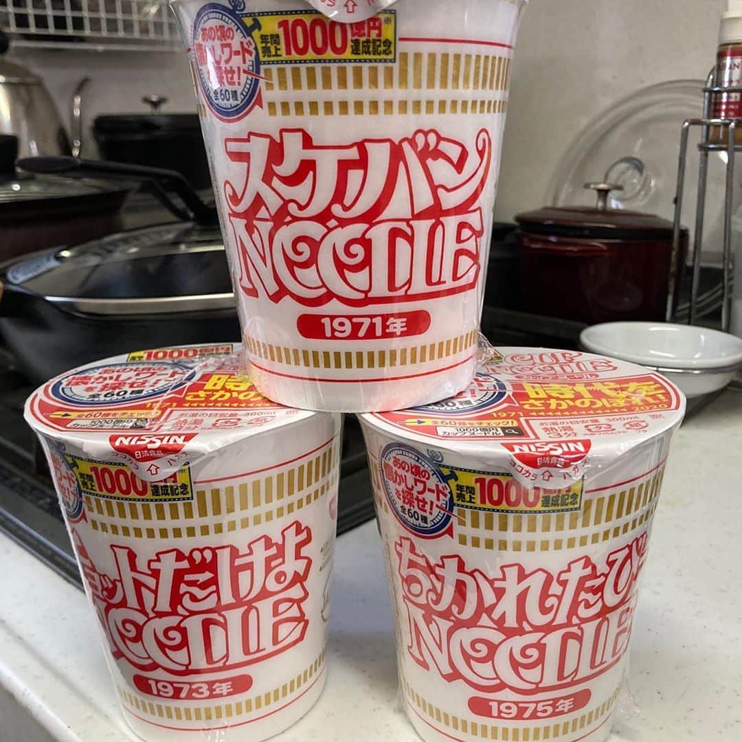 佐藤竜雄のインスタグラム：「文字に惹かれて買ってしまった。 #カップヌードル #懐かしワード #70年代 #全60種類もあるのか #1000億円記念パッケージ」
