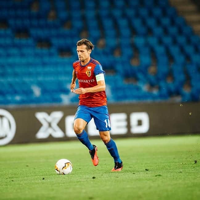 ヴァレンティン・シュトッカーのインスタグラム：「Auf ins Viertelfinale 💪🏼 ... gekrönt mit einem weiteren Sieg auch im Rückspiel 🙌🏼 Glückwunsch an die Mannschaft 👍🏼 #VS14 #UEL @fcbasel1893」