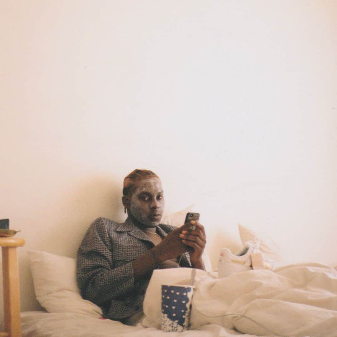 セオフィラス・ロンドンのインスタグラム：「Self Care reduces my anxiety ! What does it do for you ? 💅🏿」