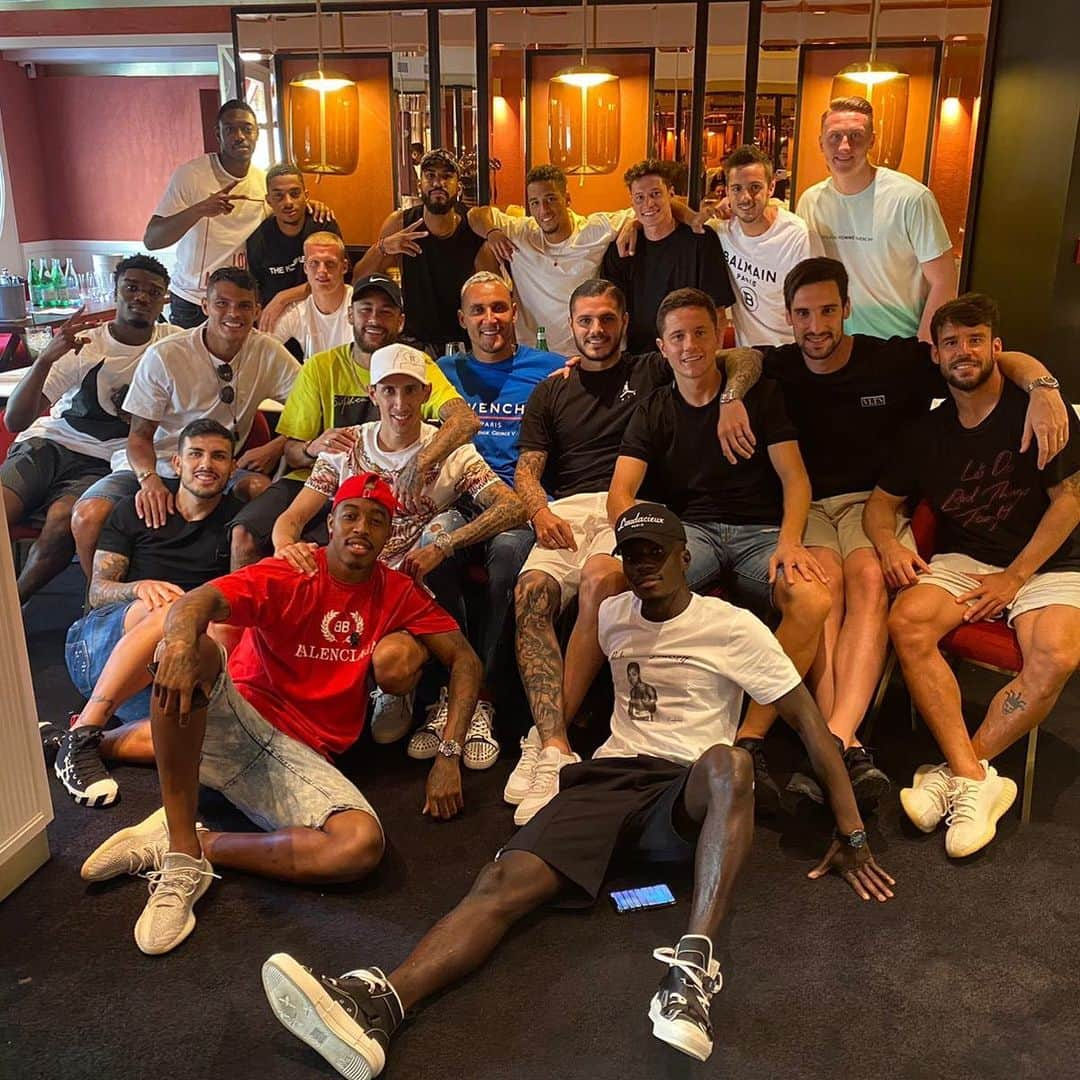 プレスネル・キンペンベさんのインスタグラム写真 - (プレスネル・キンペンベInstagram)「TEAM ❤️💙#LAFORCE」8月7日 7時04分 - kimpembe3