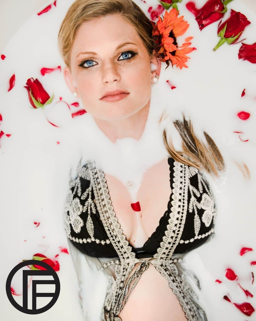 Timo the Fotographerのインスタグラム：「Model: @monicajernigan8⠀⠀⠀⠀⠀⠀⠀⠀⠀ Fotographer @fantim⠀⠀⠀⠀⠀⠀⠀⠀⠀ _________________________ ⠀⠀⠀⠀⠀⠀⠀⠀⠀ #fantim #frazierfotography #写真 #モデル #0711 #nashvillePhotographer #beauty #photography #inspiration #pregnancy #designer #momblogger #nashville #fashion #style #milkbath #pregnant #photoshoot #art #model #fashionweek #lingerie #blueeyes #fotography #blog #personalbrand #taylorswift #influencer」