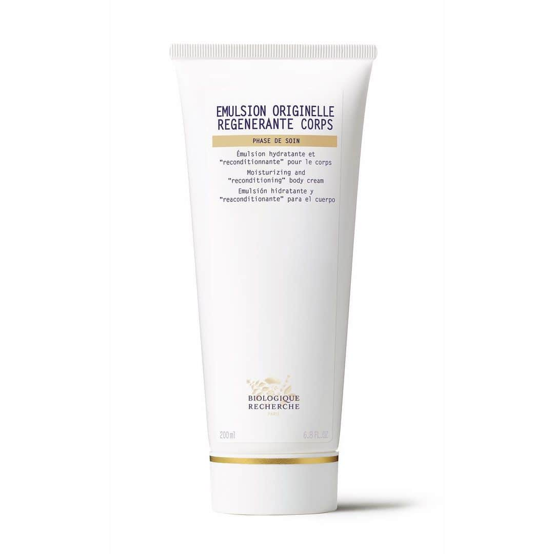 Biologique Recherche USAさんのインスタグラム写真 - (Biologique Recherche USAInstagram)「Keep your body hydrated this Summer thanks to our Emulsion Originelle Regenerante Corps.   This body cream contains brazil nut oil to relipidate, hyaluronic acid and colostrum to moisturize and is rich in vitamins E & F to protect and restore the skin.  Enjoy! • • • #biologiquerecherche #skincare #bodycare #summer #summeressentials #emulsionoriginelleregenerante #emulsionoriginellerégénérantecorps #summertime #summerskin #treatyourskin #treatyourself #FollowYourSkinInstant #homeskininstant #wellness #wellnesswithbr #buildingbetterskin」8月7日 7時23分 - biologique_recherche_usa