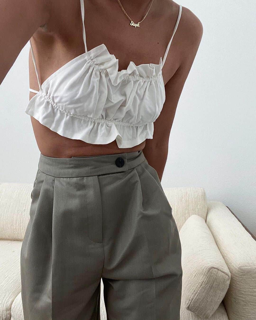 WHO WHAT WEARさんのインスタグラム写真 - (WHO WHAT WEARInstagram)「“Napkin tops" have entered the chat. The barely-there trend basically involves a simple piece of fabric in the front with thin straps, and fashion people are 100% pulling them off. Tap the link in bio for 15 backless tops that will give you the risky look. #HighlyDocumented photos: @dananozime, @shhtephs, @jennymwalton」8月7日 8時13分 - whowhatwear