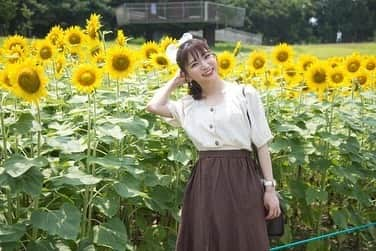 横道侑里さんのインスタグラム写真 - (横道侑里Instagram)「ガーデンパークで出会った素敵なカメラおじちゃんに撮ったいただいた写真送ってもらえました❤️ なぜかちょっと荒くなっちゃってる🥺 でも全部楽しそう~！！！ おじちゃんが撮る写真すき！ いい出会いだなぁ… 大切にしなくちゃね😇 おじちゃんはいろんな人に少し撮らしてくださいってお願いするんだって！ 今回も声かけてくださったんだけど…すごいよね！自分で声かけてこんなに自然で素敵な写真が撮れるなんて！！ おじちゃんの人柄の良さが顔とか雰囲気から滲み出てるからいい写真が撮れるんだと思うなあ。 またどこかで写真撮ってもらえますように😊」8月7日 8時34分 - sideroad615