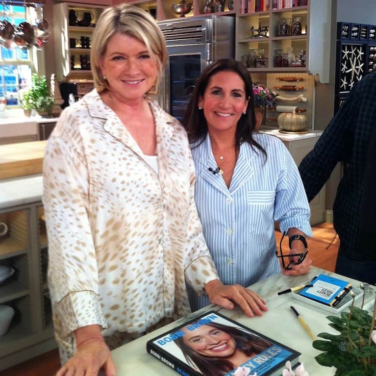 ボビー・ブラウンのインスタグラム：「#tbt to when I was on @marthastewart having a slumber party to promote #beautyrules book number 6. It’s pretty funny that when you do these things it just another thing on your calendar. And now I look at these pictures and and think how fun and how lucky I’ve been. There’s a ton in here. Thinking of you @theprcloset #demweredosdays」
