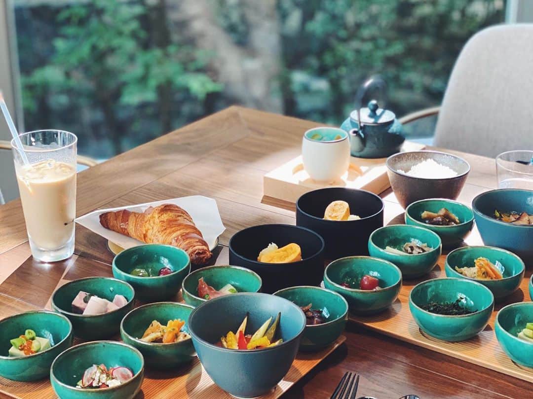 Risako Yamamotoさんのインスタグラム写真 - (Risako YamamotoInstagram)「えんなと @zentishotels のmorningへ🥐🍳☕️ ・ インテリアが好みすぎる空間♥︎🍃 ・ モーニングは和食と洋食の2種類から選べ、私は洋食にしました☺︎ ・ 久しぶりに朝からたくさん食べました！美味しかった♡ #zentis #morning #大阪ホテル #大阪モーニング」8月7日 8時46分 - risako_yamamoto