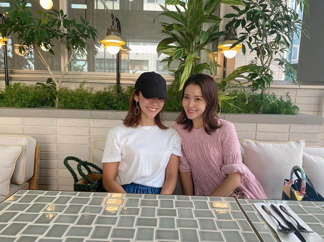 のインスタグラム：「えんなと @zentishotels のmorningへ🥐🍳☕️ ・ インテリアが好みすぎる空間♥︎🍃 ・ モーニングは和食と洋食の2種類から選べ、私は洋食にしました☺︎ ・ 久しぶりに朝からたくさん食べました！美味しかった♡ #zentis #morning #大阪ホテル #大阪モーニング」