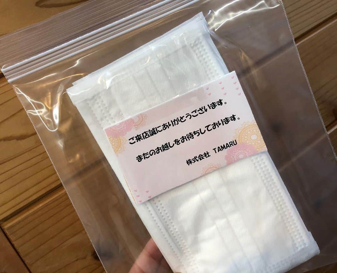 タマルさんのインスタグラム写真 - (タマルInstagram)「株式会社TAMARUでは鈑金修理や車検のお見積をご依頼頂いた全てのみなさまにマスクの無料配布を行なっております。  コロナウィルスがまだまだ猛威を振るうなか、お客様とそのご家族や大切な方々の安全・安心のために弊社でお手伝いできる事がないかと考えました。  従業員の感染予防対策としてマスク着用や検温、アルコール消毒など徹底して行っておりますので安心してご来店くださいませ  コロナウィルスの被害にあわれた全ての方々が1日でも早く安全・安心な生活に戻れることを心よりお祈り申し上げます。  #tamaru  #タマル板金#山口県#山口市#コロナに負けない#みんなで頑張ろう#🇯🇵」8月7日 8時53分 - tamaru_official