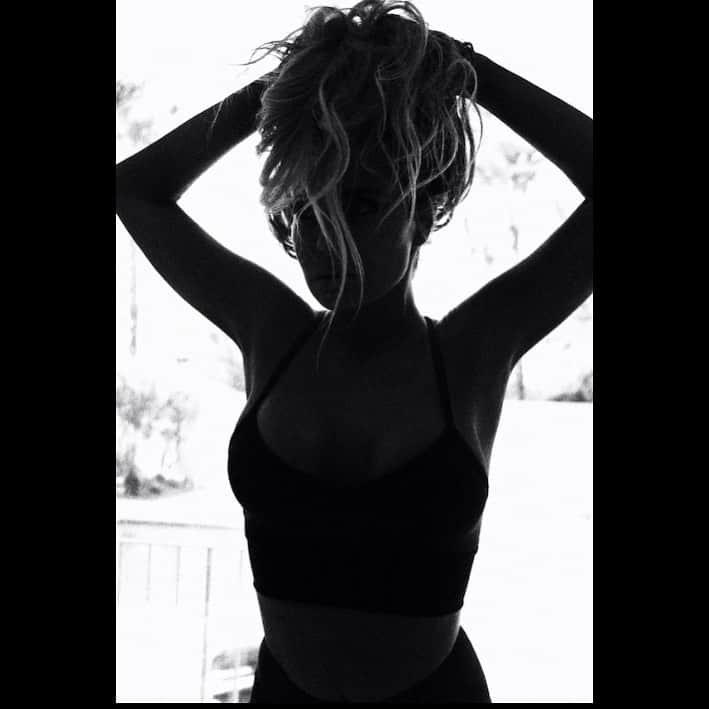 カルメン・エレクトラさんのインスタグラム写真 - (カルメン・エレクトラInstagram)「Shadow 🖤」8月7日 9時54分 - carmenelectra