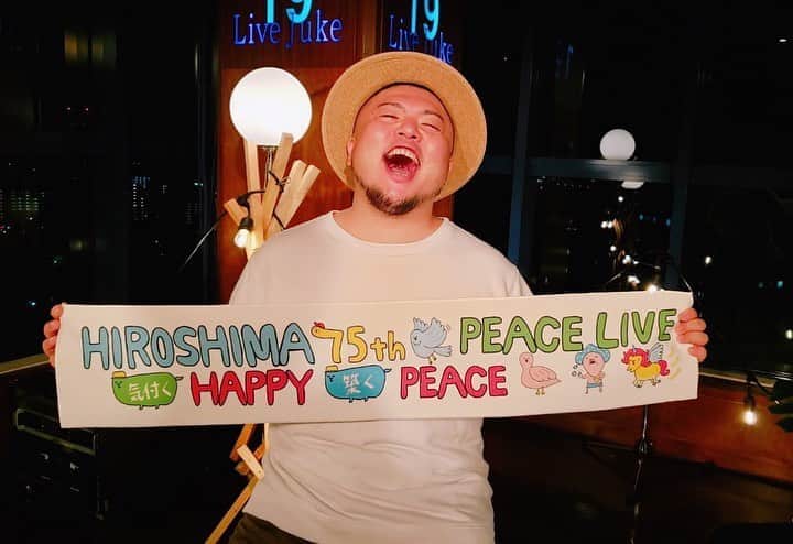HIPPYのインスタグラム：「開催2日前に延期となった 【HIROSHIMA 75th PEACE LIVE】  その中で何ができるのか開催する瞬間まで模索し 出演者、スタッフ、参加したみんなと開いた新たな扉  8/6　広島の夜空に想いが集う感動の夜  ステージには1人だけど 全然1人じゃなかった涙  コロナ渦でも楽しみが増えた僕たちの大きな歩み 延期公演お楽しみに https://youtu.be/Akd7XyQDKh0」