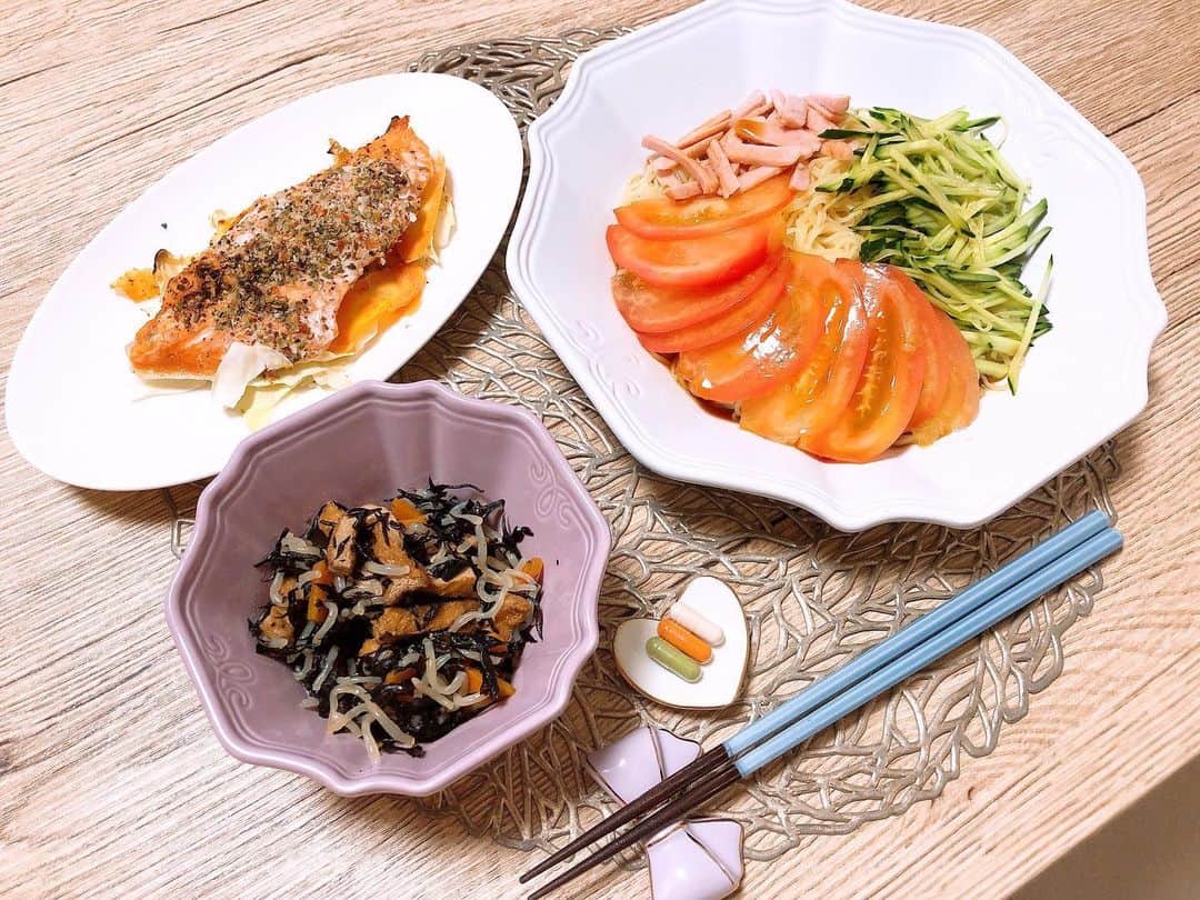 西村紗也香さんのインスタグラム写真 - (西村紗也香Instagram)「.﻿ #きょうのさやかごはん﻿ 7/22(水)﻿ #朝ごはん﻿ 朝から松盛さんの素麺😍❤️﻿ 鶏ハツの煮物が主菜！﻿ ﻿ #昼ごはん﻿ カジキの煮付け🐟﻿ ﻿ #夜ごはん ※写真なし﻿ ジム行ってヨガ行って﻿ 終わってから友達とイタリアン🍝🍻﻿ ﻿ 7/23(木)﻿ #朝ごはん﻿ 母が焼いてくれた米粉のバナナパン🍌﻿ ﻿ #昼ごはん﻿ 蒟蒻麺と中華麺のハーフ&ハーフで﻿ 冷やし中華✨﻿ 麺類のときは、栄養バランスが偏りやすいので﻿ おかずは魚のメニューを入れるように意識します♡﻿ デザートに佐藤錦🍒﻿ ﻿ #夜ごはん﻿ 豆腐ハンバーグと鶏ハツ🐔﻿ ﻿ 7/24(金)﻿ #朝ごはん﻿ ポークピッツと卵のソテーみたいなもの☺️﻿ デザートにキウイ🥝﻿ ﻿ #昼ごはん ※写真なし﻿ 回転寿司でひたすら海老🦐﻿ ﻿ #夜ごはん﻿ ハツ、レバー、キムチ、ユッケジャンスープ﻿ 焼き野菜、ハラミ少し、ご飯🍚﻿ ﻿ ﻿ ﻿ ﻿ ﻿ ﻿ ﻿ #食事記録 #食べて痩せる #痩せる #痩せる食べ方 #痩せる方法 #リバウンドしないダイエット #リバウンド #ご飯を食べて痩せる #栄養管理 #食事管理 #コロナ太り #ダイエット #ダイエット仲間募集 #インスタダイエット #diet #おうちごはん」8月7日 10時16分 - _sayakanishimura_