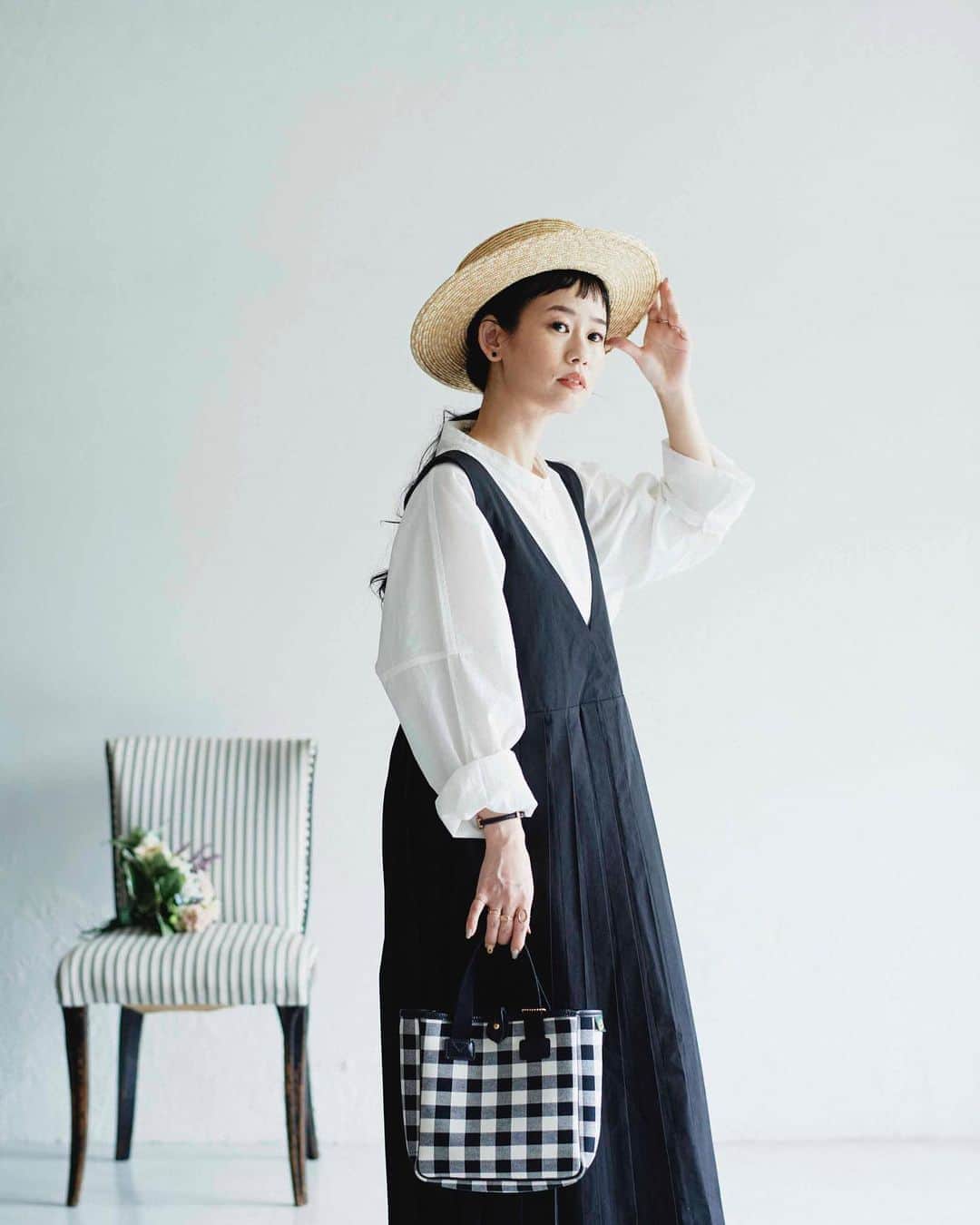リンネルさんのインスタグラム写真 - (リンネルInstagram)「暑いですね☀️発売中のリンネル9月号には、wearやInstagramでも人気の、yuki takahashiさんに私服をたくさん見せていただきました。清潔感のある大人のデイリースタイルをぜひご覧ください🌟だんなさまとのさりげないリンクコーディネートも素敵でした☺️ #リンネル9月号 #リンクコーデ #夏の着こなし」8月7日 10時47分 - liniere_tkj