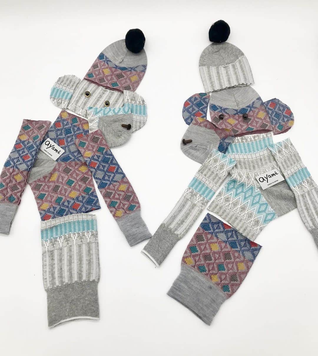 のインスタグラム：「Do you see what’s gonna happen? Ayame sock monkey with no life🧦 #notyet パッチワークソックモンキー🐒 #sockmonkey #handmade #ayamesockmonbear #patchwork #間黒男」