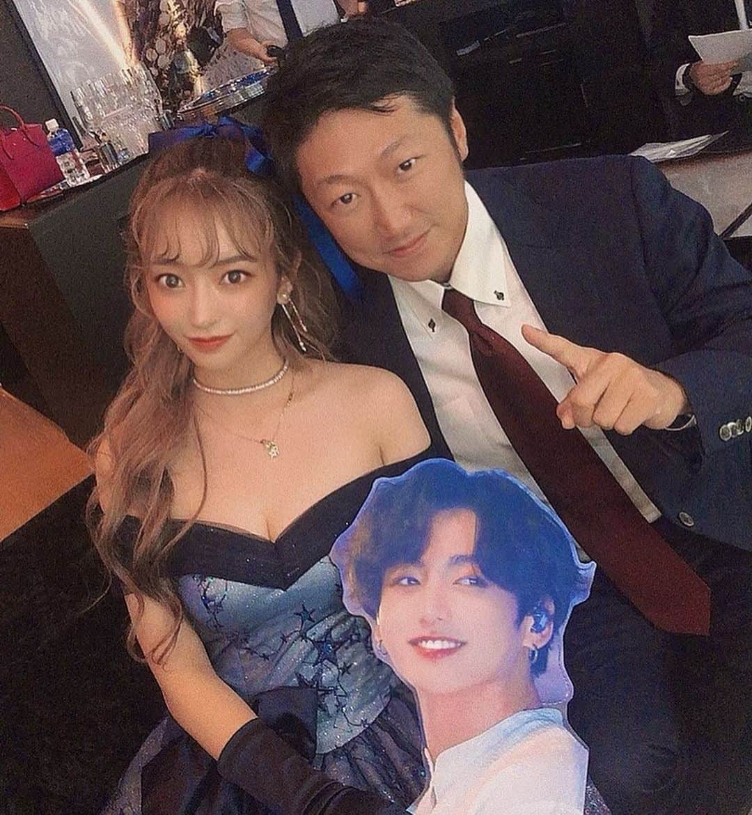 ERENAのインスタグラム：「お誕生日☘️ . . ２日間ありがとございました🥺 こんな時期🦠にすいません😔 それでも自分が思ってた以上の お客様がきてくれて、 大きい愛を感じました😢😢♥️ 本当に幸せなお誕生日でした😌 ありがとうございます🥺♥️ . お花もたくさん ありがとうございました😌🍀 . ４枚目は しょうたろうくんwith えれな応援隊してくれたお友達🥺♥️ . ５枚目は初めましてなのに ２日連続で広島からきてくれた こうきくん🥺♥️ . .」
