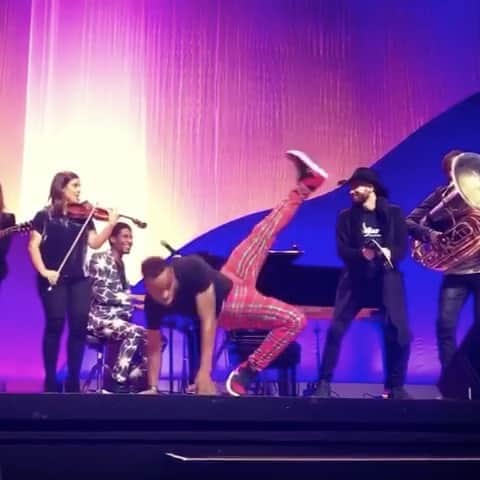 Lil Buckのインスタグラム：「Throwback of this freestyle get down w/ @jonbatiste at @summit  . The build up was something special ✨ #ilovedance #ilovemusic #tbt  .  Moment captured by @aishimatsu」