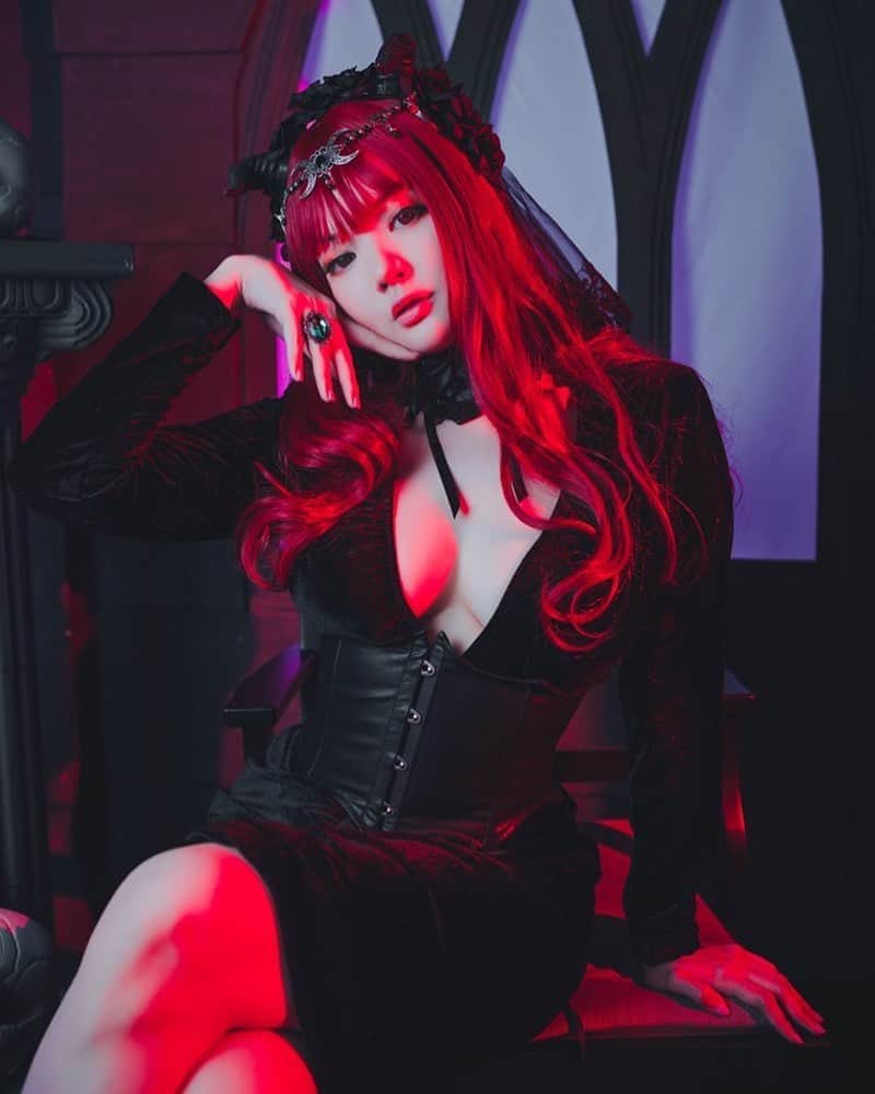 YingTzeさんのインスタグラム写真 - (YingTzeInstagram)「Demon’s Bride. 😈 _ A little preview for August Patreon Set. What do you think of this look ? Does it suit me ? 😋 ▶️ www.patreon.com/yingtze _ 📸 @kenn_tee  Studio @studio14ss  #blessed #gothicstyle #gothic #gothicgirl #gothicfashion #gothicbride #originalcharacter #ytzoriginals」8月7日 11時54分 - yingtze