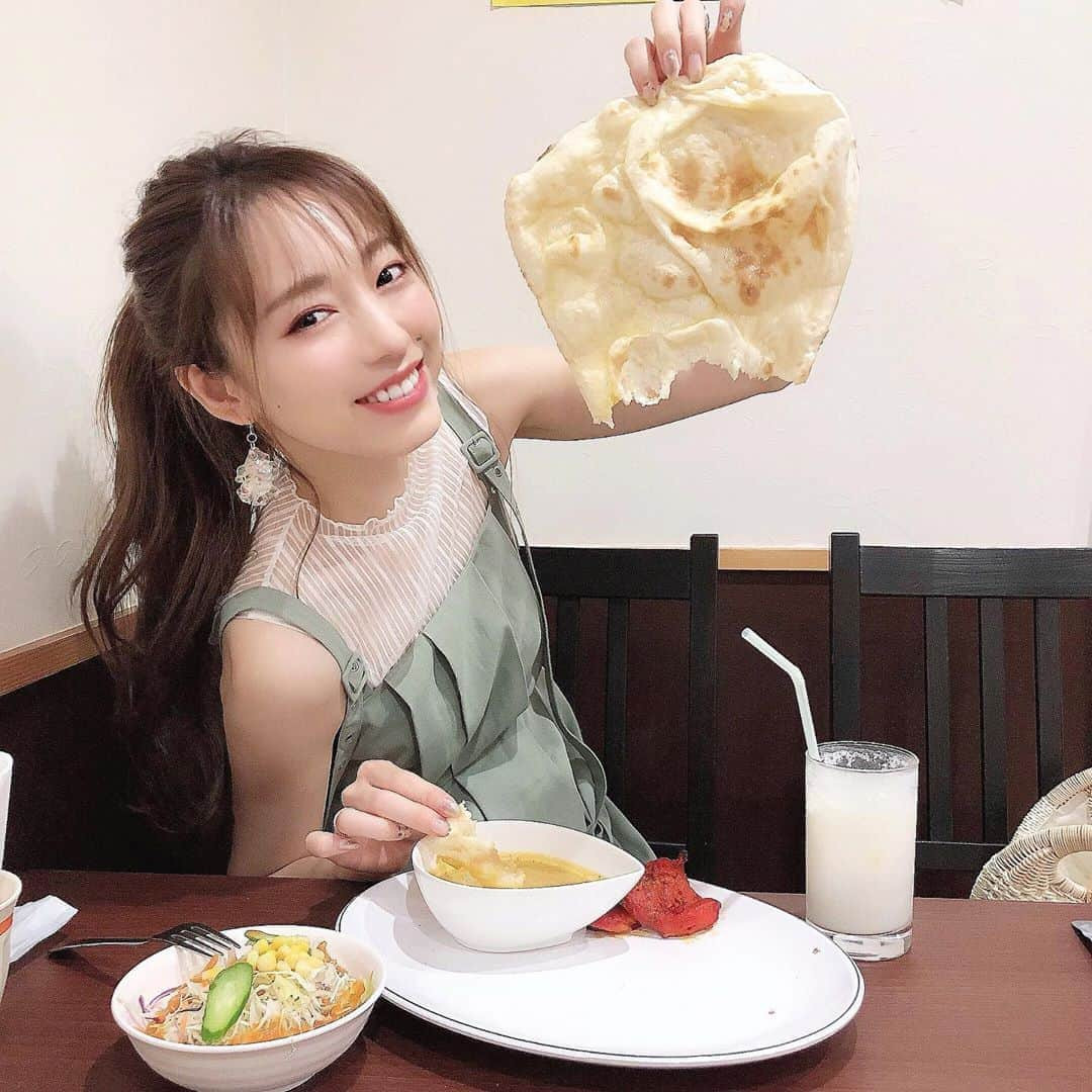 白岩まちこさんのインスタグラム写真 - (白岩まちこInstagram)「≫≫🍛... 𝙻𝚞𝚗𝚌𝚑 𝚃𝚒𝚖𝚎 ㅤㅤㅤㅤㅤㅤㅤㅤㅤㅤㅤㅤㅤ  金のスプーン (@kinno_spoon )で、 『アカモク』っていう花粉症に効く海藻をふんだんに使ってるアカモク入りカレーを食べてきた🥴🍛  ㅤㅤㅤㅤㅤㅤㅤㅤㅤㅤㅤㅤㅤ ちなみに、アカモクカレーが食べられるのは日本でココだけらしい😆！ ㅤㅤㅤㅤㅤㅤㅤㅤㅤㅤㅤㅤㅤ ㅤㅤㅤㅤㅤㅤㅤㅤㅤㅤㅤㅤㅤ  いろんなメニューがあったけど、 皆さんご存知、わたしは重度の花粉症やから もちろんアカモク入りの マサラプレミアムランチを🥴🍛🥄  ㅤㅤㅤㅤㅤㅤㅤㅤㅤㅤㅤㅤㅤ  メニュー内容は、 マサラプレミアムカレーとミニサラダ、 ナンorライス、チキンティッカ🍗  これで¥1,300-🙊👛 ㅤㅤㅤㅤㅤㅤㅤㅤㅤㅤㅤㅤㅤ  ナンか白米か十六穀米か選べたけど、 ナン大好きやからナンで👋🏻 ㅤㅤㅤㅤㅤㅤㅤㅤㅤㅤㅤㅤㅤ  マサラプレミアムカレーは、 スパイスにこだわっていて、月に一回以上食べるだけで免疫力がUPするらしい🤭‼️ ㅤㅤㅤㅤㅤㅤㅤㅤㅤㅤㅤㅤㅤ ㅤㅤㅤㅤㅤㅤㅤㅤㅤㅤㅤㅤㅤ ㅤㅤㅤㅤㅤㅤㅤㅤㅤㅤㅤㅤㅤ 実際に店員さんやお客様でも このカレーを食べて長年悩んでた花粉症が落ち着いた方が続出してるらしい😮😮😮‼️  ㅤㅤㅤㅤㅤㅤㅤㅤㅤㅤㅤㅤㅤ ㅤㅤㅤㅤㅤㅤㅤㅤㅤㅤㅤㅤㅤ 気になるお味は、 色んなスパイスが入ってるようやけど、 スパイシーすぎず、日本人の口によく合う👳🏽‍♂️🍛  ㅤㅤㅤㅤㅤㅤㅤㅤㅤㅤㅤㅤㅤ 全然辛くないから、辛いものが苦手な方やお子様にもオススメ🥴🥄 ㅤㅤㅤㅤㅤㅤㅤㅤㅤㅤㅤㅤㅤ ㅤㅤㅤㅤㅤㅤㅤㅤㅤㅤㅤㅤㅤ それになんと言ってもナンが美味しすぎて、、、 ㅤㅤㅤㅤㅤㅤㅤㅤㅤㅤㅤㅤㅤ ㅤㅤㅤㅤㅤㅤㅤㅤㅤㅤㅤㅤㅤ  普段は1枚しか食べれないのにお代わりしちゃった🙃💫 ㅤㅤㅤㅤㅤㅤㅤㅤㅤㅤㅤㅤㅤ ㅤㅤㅤㅤㅤㅤㅤㅤㅤㅤㅤㅤㅤ ナンカレーが好きすぎて、お店でもよく食べるし、 最近ではウーバーイーツとかでも食べるんやけど、 今まで食べてきたナンの中で断トツ好きだった❤︎ ㅤㅤㅤㅤㅤㅤㅤㅤㅤㅤㅤㅤㅤ ㅤㅤㅤㅤㅤㅤㅤㅤㅤㅤㅤㅤㅤ ㅤㅤㅤㅤㅤㅤㅤㅤㅤㅤㅤㅤㅤ 普通よりも油をカットしてるらしい！  だからかとっても食べやすく、いつもより沢山食べれちゃった🥰！ㅤㅤㅤㅤㅤㅤㅤㅤㅤㅤㅤㅤㅤ ㅤㅤㅤㅤㅤㅤㅤㅤㅤㅤㅤㅤㅤ ㅤㅤㅤㅤㅤㅤㅤㅤㅤㅤㅤㅤㅤ ㅤㅤㅤㅤㅤㅤㅤㅤㅤㅤㅤㅤㅤ  ちなみに、8月末まで @kinno_spoon をフォローしてキャンペーン投稿にいいねすると、 ドリンク一杯無料になるって😍🍹 ㅤㅤㅤㅤㅤㅤㅤㅤㅤㅤㅤㅤㅤ ㅤㅤㅤㅤㅤㅤㅤㅤㅤㅤㅤㅤㅤ ㅤㅤㅤㅤㅤㅤㅤㅤㅤㅤㅤㅤㅤ  さらに実際に来店して、Instagramに食事の投稿をすると、非売品のマサラプレミアムのレトルトカレーがもらえるよ🥰！ ㅤㅤㅤㅤㅤㅤㅤㅤㅤㅤㅤㅤㅤ ㅤㅤㅤㅤㅤㅤㅤㅤㅤㅤㅤㅤㅤ  私もしっかり投稿したから貰ってきました🤪🙌🏻← ㅤㅤㅤㅤㅤㅤㅤㅤㅤㅤㅤㅤㅤ  ㅤㅤㅤㅤㅤㅤㅤㅤㅤㅤㅤㅤㅤ ㅤㅤㅤㅤㅤㅤㅤㅤㅤㅤㅤㅤㅤ  👳🏽‍♂️ 【 金のスプーン🥄 】  住所：大阪府大阪市東住吉区西今川3-2-14  アクセス：近鉄南大阪線 今川駅 （徒歩1分） ㅤㅤㅤㅤㅤㅤㅤㅤㅤㅤㅤㅤㅤ 真横にパーキングがあったので、車でも行きやすかったよ👌🏻  ㅤㅤㅤㅤㅤㅤㅤㅤㅤㅤㅤㅤㅤ ㅤㅤㅤㅤㅤㅤㅤㅤㅤㅤㅤㅤㅤ  みんなの今日のお昼ごはんはなにー🍽⁉️ㅤㅤㅤㅤㅤㅤㅤㅤㅤㅤㅤㅤㅤ  ㅤㅤㅤㅤㅤㅤㅤㅤㅤㅤㅤㅤㅤ ㅤㅤㅤㅤㅤㅤㅤㅤㅤㅤㅤㅤㅤ ㅤㅤㅤㅤㅤㅤㅤㅤㅤㅤㅤㅤㅤ ㅤㅤㅤㅤㅤㅤㅤㅤㅤㅤㅤㅤㅤ  #pr#金のスプーン#カレー#大阪カレー#スパイスカレー #グルメな人と繋がりたい#花粉症対策#免疫力アップ#アカモク#ナンカレー#大阪ランチ#大阪ディナー#大阪食べ歩き#ワンピース#ワンピースコーデ #大阪グルメ#japan#簡単アレンジ#osaka #関西グルメ#カレー好きな人と繋がりたい #ポニーテール#セルフアレンジ#ピスタチオカラー#シースルートップス#ハンドメイド #ランチタイム#イヤリング#シースルーバング  ㅤㅤㅤㅤㅤㅤㅤㅤㅤㅤ」8月7日 12時11分 - machichas