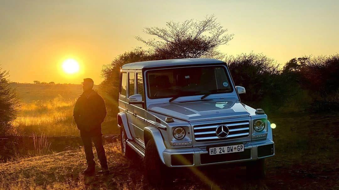 Kevin Richardson LionWhisperer さんのインスタグラム写真 - (Kevin Richardson LionWhisperer Instagram)「Early starts equals awesome light which in turn equals stunning imagery. Like exercising, I never have any regrets after waking up early. Only thing missing is a good cup of coffee!  #MBAmbassador #StrongerThanTime #EveryTerrain #GClass #GWagon #GWagen #StaySafe #MercedesBenzSA」8月7日 12時14分 - lionwhisperersa