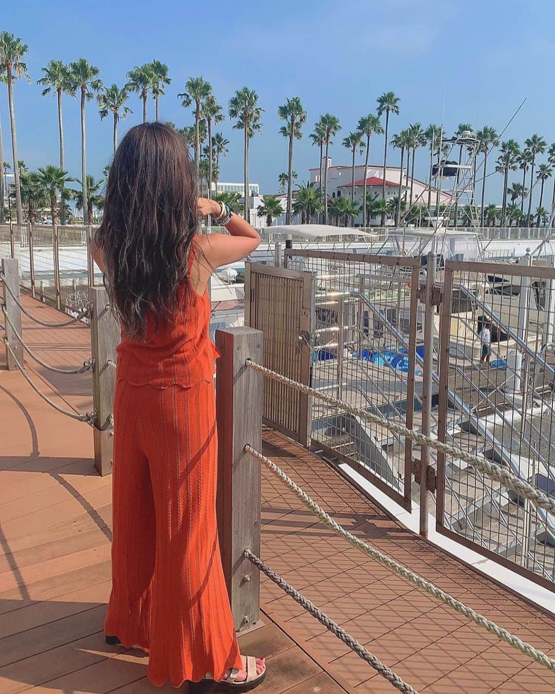 松林彩のインスタグラム：「summer☀️ 大好きな夏がようやく来た❤︎  やりたい事たくさんだけど今年は全部我慢になるのかな💭  #summertime #longhair #ロングヘアアレンジ #撮影#サロモ」
