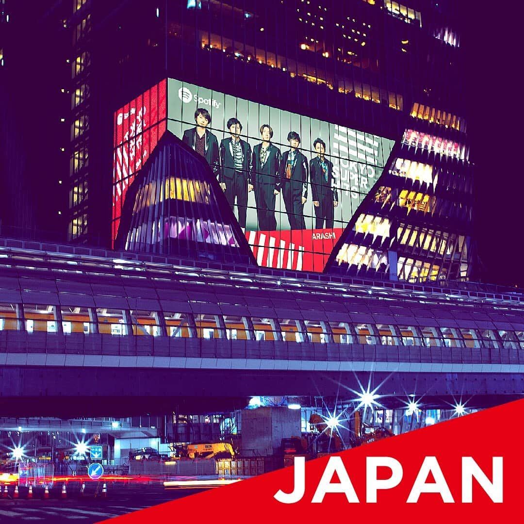 嵐（ARASHI）さんのインスタグラム写真 - (嵐（ARASHI）Instagram)「Spotifyの"Tokyo Super Hits!"プレイリストで新曲「IN THE SUMMER」を聴いてね🗼🎶 東京・渋谷で展開中のグローバルキャンペーン広告もぜひご覧ください！👀 Check out ARASHI in Tokyo! Listen to #INTHESUMMER now on the "Tokyo Super Hits!" playlist - only on @spotify & @spotifyJP!  Link in bio. #ARASHIonSpotify」8月7日 12時28分 - arashi_5_official