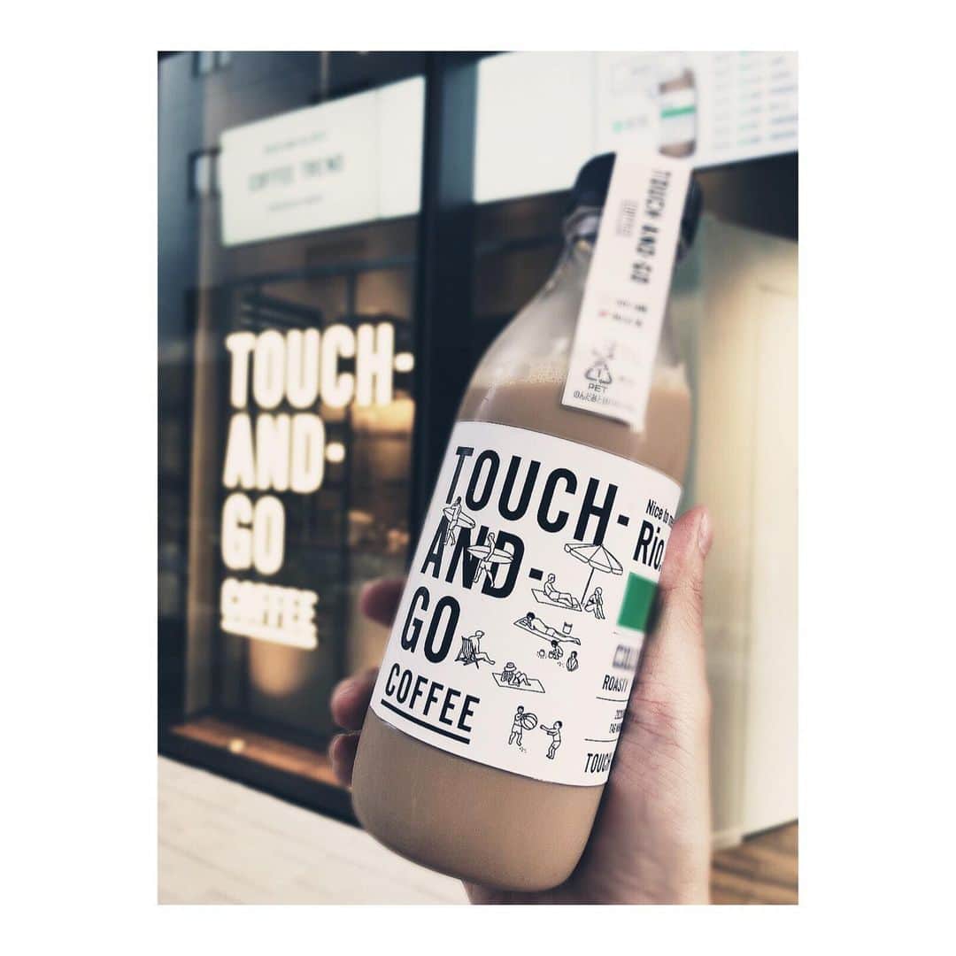 四宮吏桜さんのインスタグラム写真 - (四宮吏桜Instagram)「"Touch-And-Go Coffee"  意外とさっぱりしてて 飲みやすかった^ ^ 最近何かと口癖"映え"です🤣🤣w  あとたまたま乗り換えで降りた"神田駅"なんか飲み屋街的な？感じでそっちに惹かれそうでした😳😳w  #一日一投稿 #インスタ映え #映え #touchandgocoffee  #cafe #cafestagram  #coffeetime  #cafelatte  #日本橋 #tokyo   浅草のホッピー通りも、下北の古着散策兼飲み屋街散策も、神田駅の通りも 行きたいところだらけだけど。 まだまだ怖いけん出辛いよね。。。 だから、会う人会う人との行きたいところ増えて多分リストにしないと覚えられないって話🙄🤣」8月7日 12時30分 - rio_s_0221