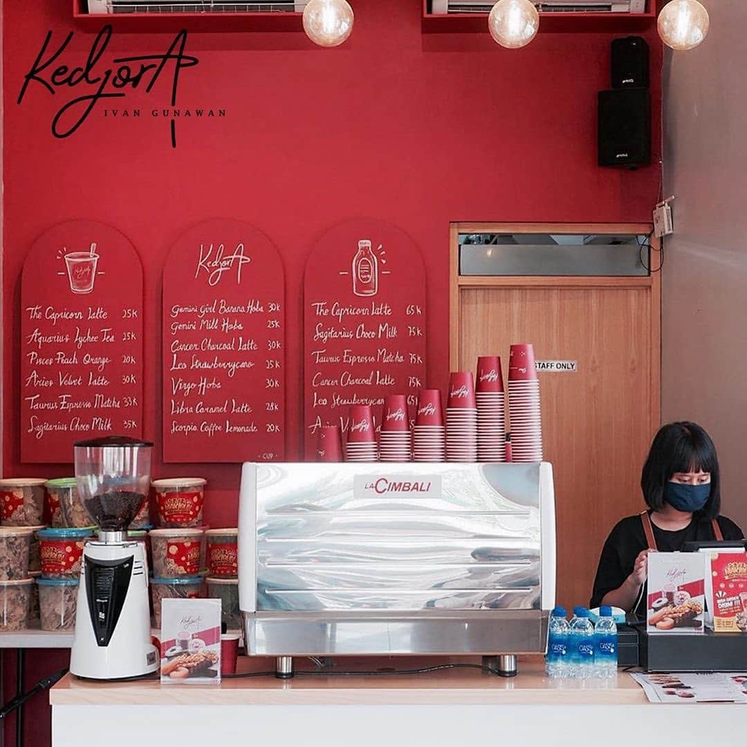 Ivan Gunawanさんのインスタグラム写真 - (Ivan GunawanInstagram)「. Selamat Pagi menjelang siang.... @kedjora.coffee Tebet siap melayani kalian semua.... Mau take away ? bisa.... Mau order online via @gofoodindonesia ? Bisa... Mau Dine in ? Bisa bangettttt..... Kita tunggu ya disini... . . Yuk order @kedjora.coffee sekarang juga ! ——— klik bio untuk langsung order  . 📱Order #KedjoraCoffee  #KEDJORABSD : - WhatsApp Delivery : 0858-9462-7886 / 0818-0431-3112 Alamat :  Rosevile Soho & Suites bsd  #KEDJORACipete - WhatsApp Delivery : 0813-8623-6834 / 08180-731-3131 Alamat: Kedjora Coffee Cipete Jl. Abdul Majid Dalam  Komplek Perhubungan Laut No. 5, Cipete, Jakarta Selatan .  #KEDJORATebet - WhatsApp Delivery : +62 813-1837-2760 Alamat: Kedjora Coffee Tebet Infinia Park Jl. Dr. Saharjo Kav.45 Manggarai, Tebet , Jakarta Selatan. . . Photo @_yudistira  #kedjoracofee #kedjoracoffeeBSD #kedjoracoffeeCipete #kedjoracoffeeTebet  #coffeelovers #coffee #espresso #matcha #espressomatcha #chocomilk #latte #strawberrycano #charcoallatte #love #lebihmaniskamu #kopikedjora #coffee #coffeetime #coffeelover #cappuccino #drink #moodbooster #love #photooftheday」8月7日 12時33分 - ivan_gunawan