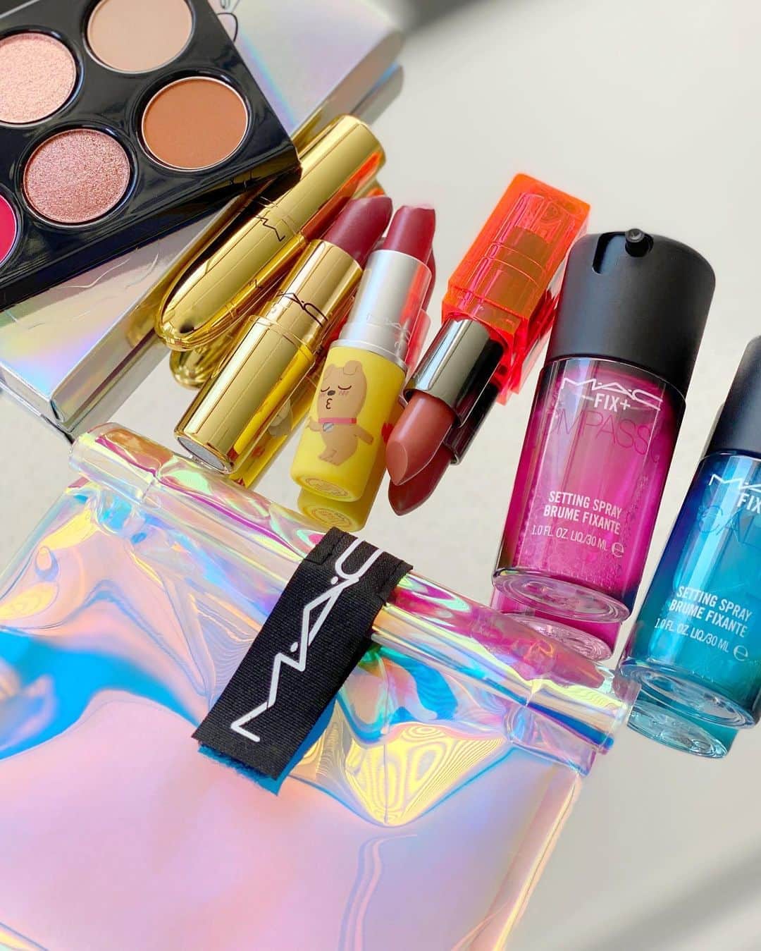 M∙A∙C Cosmetics Japanさんのインスタグラム写真 - (M∙A∙C Cosmetics JapanInstagram)「【本日公式オンラインショップ先行発売】 M･A･Cで人気のミストタイプの化粧水“フィックス＋”から、7種の香りがミニサイズで限定登場🌈 ㅤ 様々な香りが揃い、1つでも重ね付けでも。自分の好みの香りでいつでもリフレッシュして✨ *全国発売8月14日(金) ㅤ 【公式オンラインショップ限定特典】 🆕 M·A·C 公式オンラインショップにて、新発売のFIX+ VIBESコレクション製品、または対象コレクション製品を含む7,700円(税込)以上のご購入でポーチプレゼント。 ポーチは2枚目をチェック👉 ㅤ 対象コレクション : M·A·C TEYANA TAYLOR / KAKAO FRIENDS X M·A·C / M·A·C MAKER / SELENA LA REINA / FIX+ VIBES キャンペーン期間：2020年8月7日(金) 10:00※1 〜 なくなり次第終了 ポーチサイズ：約W135×H175×D40mm ㅤ ※1 アクセス集中などによりキャンペーン開始が遅れる場合がございます。予めご了承ください。 ・お1人様1会計につき1回までとさせて頂きます。 ・お買い物の際は、ショッピングカートにプレゼント製品が表示されているかをご確認ください。 ショッピングカートに表示されない場合は、在庫切れとなります。 ・画像はイメージです。実際のデザインと異なる場合がございます。 ※M·A·C 公式オンラインショップ限定のキャンペーンです。 ㅤ ☑︎お好きなM･A･Cアイシャドウもしくはアイベースを含む税込5,500円以上ご購入で、マスカラのサンプル(1g)をプレゼント！ ※なくなり次第終了 ☑︎初回ご購入のお客様へ10% OFFクーポンをプレゼント （クーポンコードwelcome） ㅤ #MACFixPlusVibes #MACフィックスプラスバイブス#MACCosmeticsJapan #MACCosmetics #MAC #MACコスメ #マックコスメ #コスメ#コスメ紹介#コスメ好き #夏メイク#化粧水#ミスト#ミスト化粧水#潤い#保湿#保湿ケア#スキンケア#セルフケア#しっとり #スキンケアマニア#スキンケア用品#スキンケア大好き#スキンケア紹介#保湿化粧水#透明感#潤い肌」8月7日 12時34分 - maccosmeticsjapan