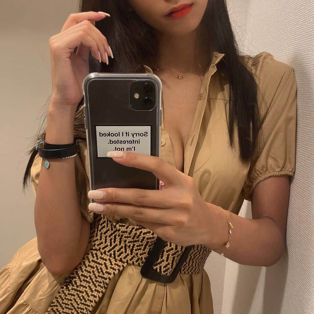 宮本あかりのインスタグラム：「Sorry if I looked interested. I’m not.  . . @merchamsterdam  #merchamsterdam #phonecase #mirrorselfie」