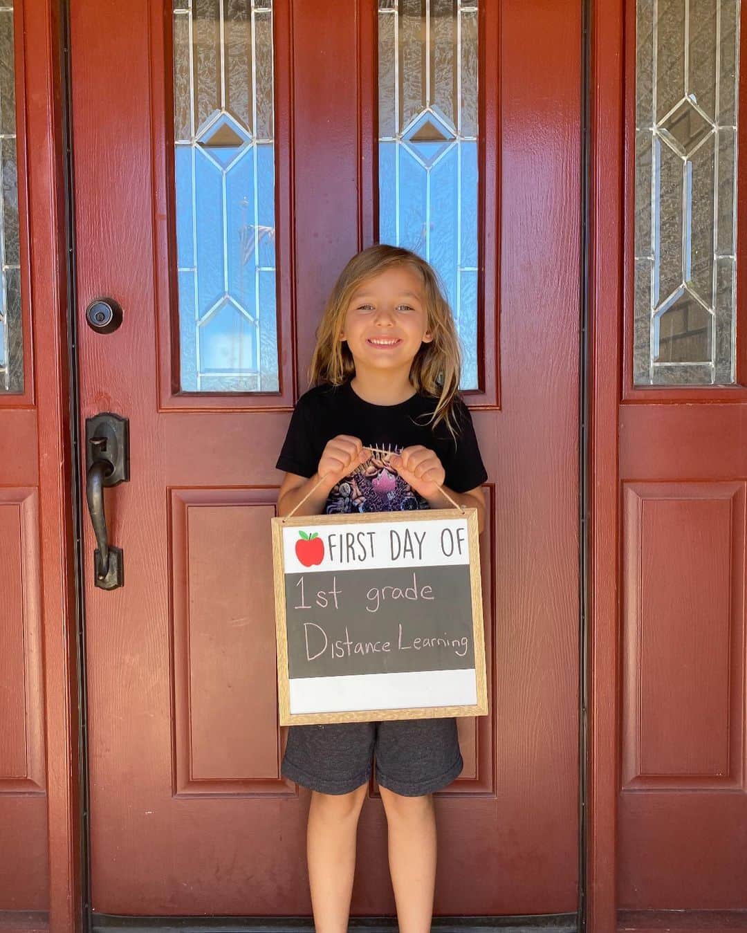 ニック・ジャクソンのインスタグラム：「We have a first grader! She’s also a big young bucks fan!」
