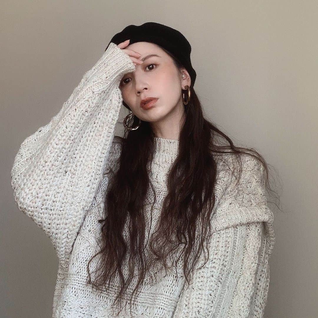 ungrid_minamiのインスタグラム：「. 本日より Ungrid 2020 autumn/winterに、、♡ 私もケーブルニット着用してみました‼︎ 可愛かったなぁこのニット🥺 . そして今日から新たに Ungridインスタグラマー仲間がふえました @ran_tachibana_  @momoka_watanabe_  @chisa_nagatani_  @anna_yoshimoto_  @aki_ishikuro_  @minami_kataoka_  みなさんチェック、フォローしてください😘 . @ungrid_official  @ungrid_staffsnap  #Ungrid#2020aw」