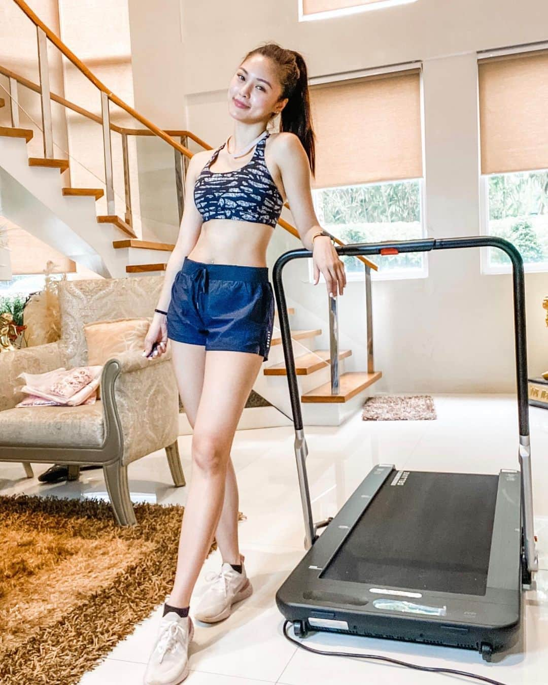 Kim Chiuさんのインスタグラム写真 - (Kim ChiuInstagram)「Good Morning!☀️. So many things are going on right now. Let us not forget to take care of ourselves. Workout to de-stress is a good idea!🏃🏻‍♀️ A good 6km run to start my day! Good thing I have my #UltraSlimDeluxe treadmill from @chrissportsph 🏃🏻‍♀️ so easy to use, and I like it because it won’t consume space inside the house.😉」8月7日 13時22分 - chinitaprincess