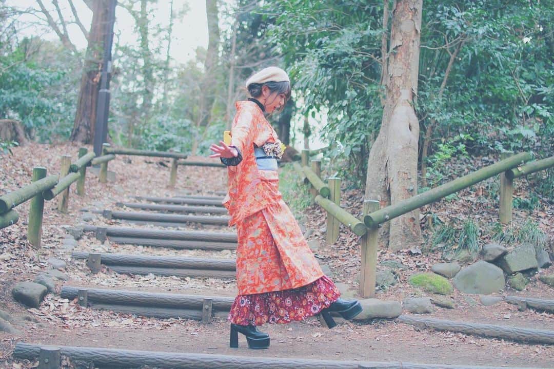 井上麗夢のインスタグラム：「🌻﻿ ﻿ 1日の半分が終わりました！﻿ さてと午後も頑張るぞ🏃‍♀️✨﻿ ﻿ まずは満タンの除湿機の水抜かなきゃ(数時間で満タンなる)﻿ ﻿ #ポートレート﻿ #夏休み﻿ #井上麗夢﻿ #浴衣」