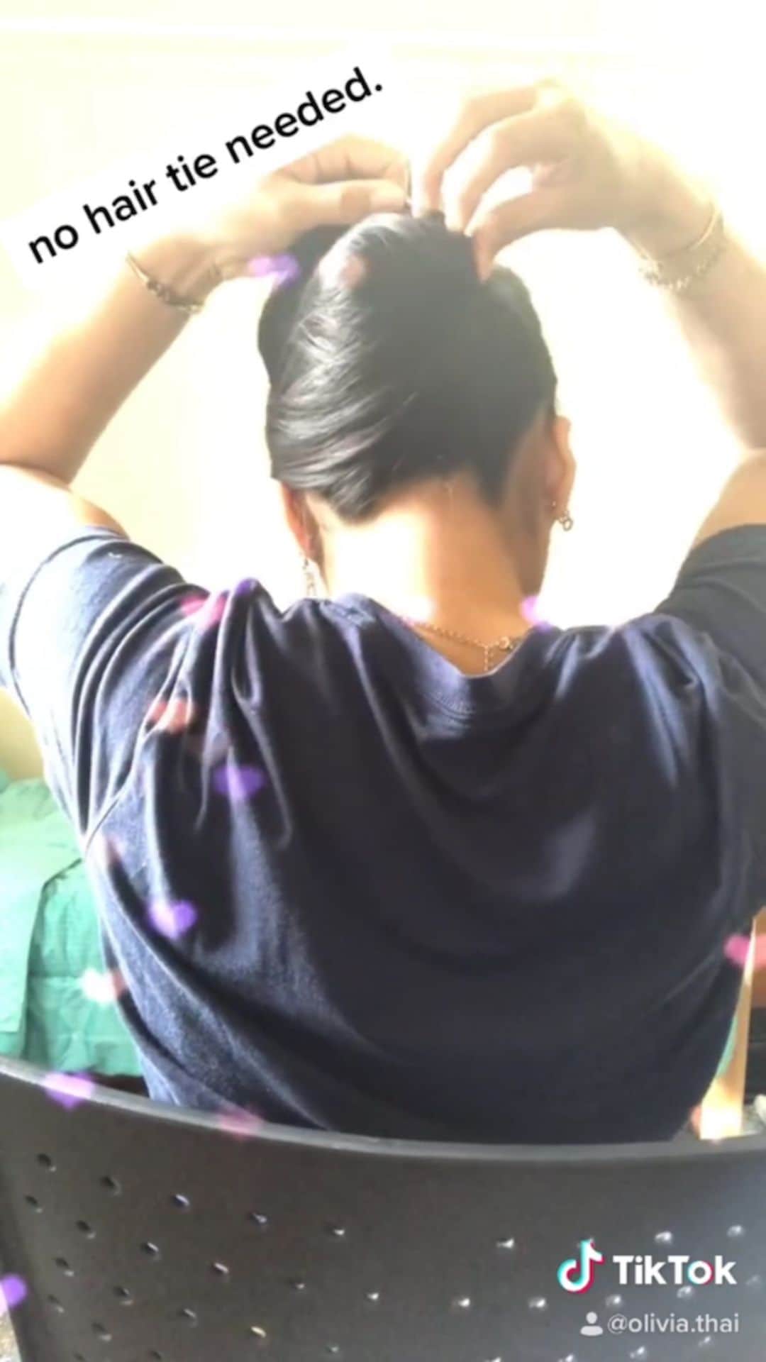 オリビア・タイのインスタグラム：「Testing out this new feature... do you love it or hate it? • How to make a bun with LONG HAIR without a hair tie 💜 ⁣ .⁣ .⁣ .⁣ .⁣ .⁣ #hairvideos #hairvids #bun #easybun #easyhairstyles #messybun #diyhair #hairvideo #hairs #hairstyle #hairbunstyle #buntutorial #مو #goodhairday #lazyhair #hairbun #updo #hairlove #hairideas #initiatecreate #hairhacks #easyhairstyles #scrunchies #instahair #authenticbeautyconcept #hairtie #hairtutorial #hair #beauty」