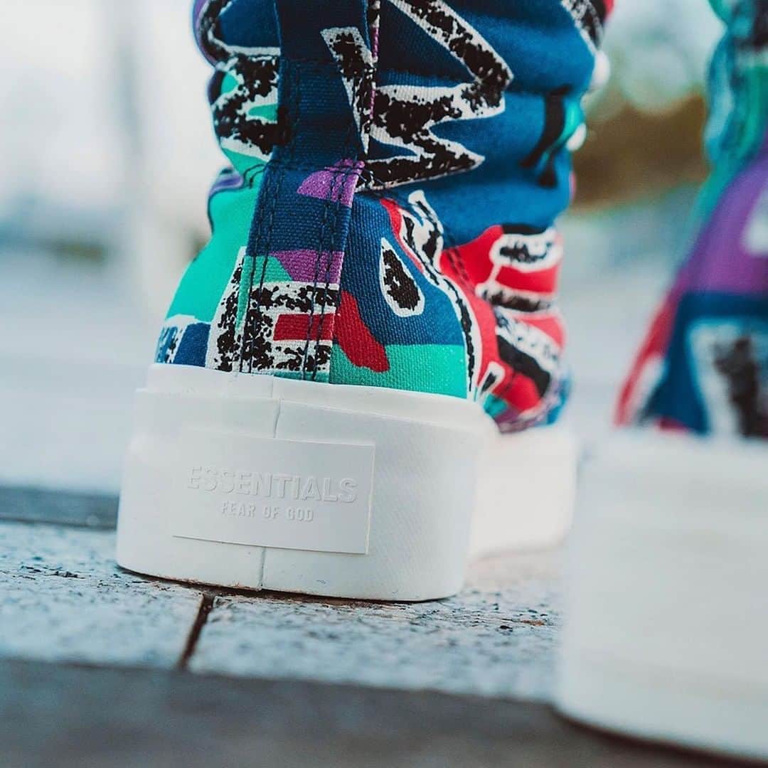 Sneaker Newsさんのインスタグラム写真 - (Sneaker NewsInstagram)「In a unique twist, Jerry Lorenzo brings the elements of his 101 sneaker to his upcoming Fear Of God Essentials x Converse collaboration, adding a multi-colored pattern to the high-top. For a closer look, hit the link in our bio.」8月8日 0時33分 - sneakernews