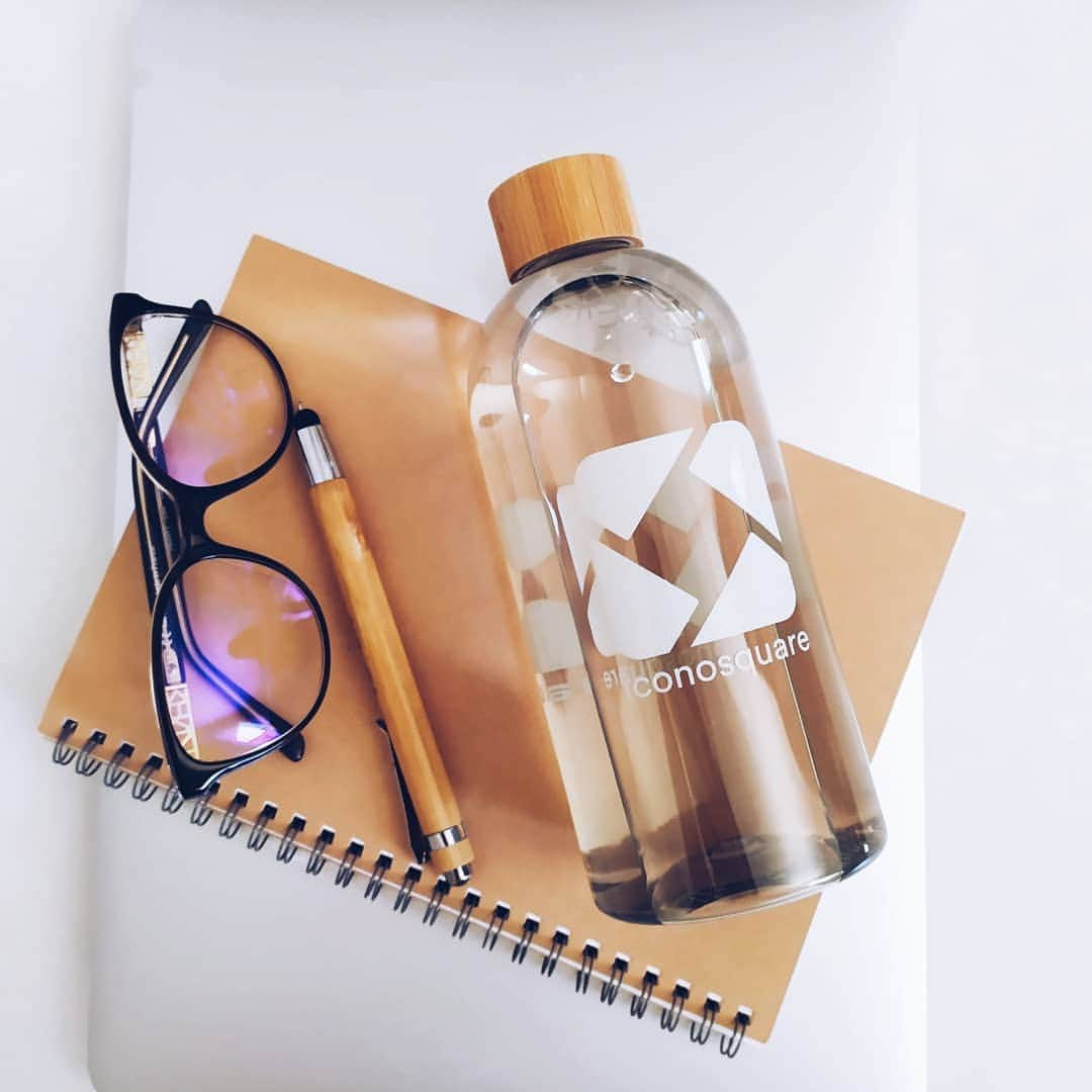 Iconosquareのインスタグラム：「Right in time for August’s heat 🔥 . Our branded eco-bamboo water bottles just arrived at our Limoges office! Aren’t they so cool? 💦 We will be sending them out to all of you who reviewed our #freetool #Omnilink on @producthunt as a thank you!🙏 . If you missed your chance, don’t worry, we have a small batch of these left! Stay tuned for further announcements! #giveaway 🙊 . In the meantime, why not take a few minutes to discover Omnilink before leaving the office today?  . 👉 Never update your bio link again while still redirecting your audience to all the content of your choice from one customizable landing page. You’ll also be able to monitor your traffic to understand your audience’s behaviour and boost your performance!  . #smm if it sounds like a relief already, find your way to it via the link in our bio -- of course it’s an Omnilink. 😜 . . . #iconosquare #smmarketing #smm #smtips #socialmediastrategy #socialmedialife #socialmediaexperts #socialmediaconsultant #socialmediamarketer #socialmediatools #socialmediahelp #marketing #marketingexpert #digitalmediamarketing #socialmediaagency #digitalagency #socialmediacontent #omnilink #socialmediafreetools」