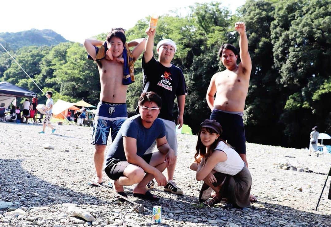 Momoeのインスタグラム：「. .  楽しかったBBQ❤️‼️‼️ みんなありがとう🥺❤️❤️ みよを我が子のように見てくれたり 買い出しから何から 全てありがとう🙇‍♀️🙇‍♀️ この日のBBQだけじゃなくて 本当にいつもありがとう😊💓 このメンバーは 良い意味で気を遣わないから 一緒にいて本当に楽だし楽しい😌✨ 普段生意気な口きいてｺﾞﾒﾝﾈ🙇‍♀️笑 みんな大好きだよ❤️❤️ . . #happy #家事 #育児 #family #家族 #boy #smile #男の子 #息子 #code #love #lucky #kids #子供 #thankyou #宝物 #ベビー #fashion #follow #心 #縁 #パパ #ママ #家族写真 #男の子ママ #赤ちゃん写真 #photo #子育て #1歳 #flower」