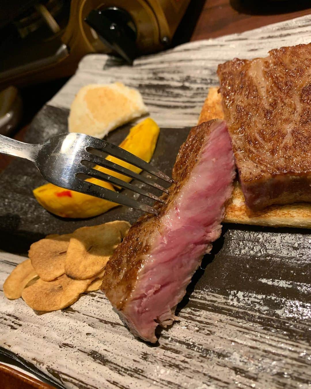 岩本煌史さんのインスタグラム写真 - (岩本煌史Instagram)「本日は、徹底した予防と細心の注意を払い、お世話になっている方々と諏訪回廊　客人（まろうど）様へ行ってきました。  どれだけ美味しかったかは、写真を見て頂ければ分かると思います🤔✨  素晴らしい縁と出会いに感謝です🙇‍♂️✨ ※写真撮影時のみ、マスクを外しています。  #ajpw #ajpwtv #wrestling  #プロレス #岩本煌史 #第53代世界ジュニアヘビー級王者 #三重県 #四日市 #諏訪 #諏訪回廊客人 #客人 #まろうど #マロウド」8月7日 23時06分 - koji_iwamoto