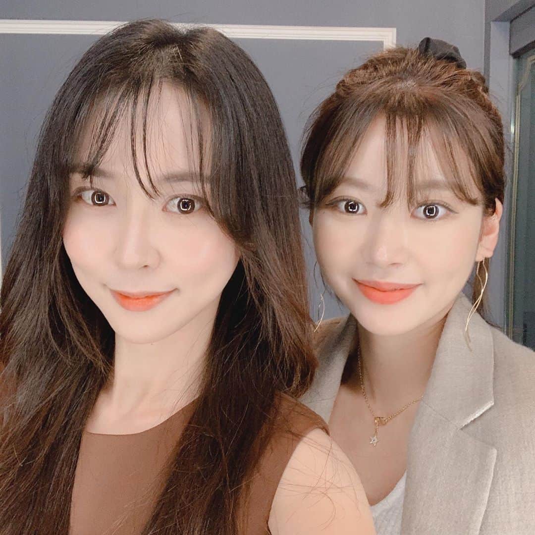 のインスタグラム：「매력이 흘러 넘쳐 모든 이를 사랑에 빠지게 하는 사람❤️마이오 묘정언니 @my.o_  . . 오늘은 언니 헤어샵 놀러갔다가 인생헤어 선물받고, 맛있는 소고기도 먹고 볼링도 쳤다😍 이렇게 큰 샵을 운영한다는거 너무 멋지다... 샵 인테리어 하나하나 다 언니 손길 닿은 정성이 느껴졌다. 지이이인짜 대단한 사람! 묘정언니체고🥰👍🏻👍🏻👍🏻」