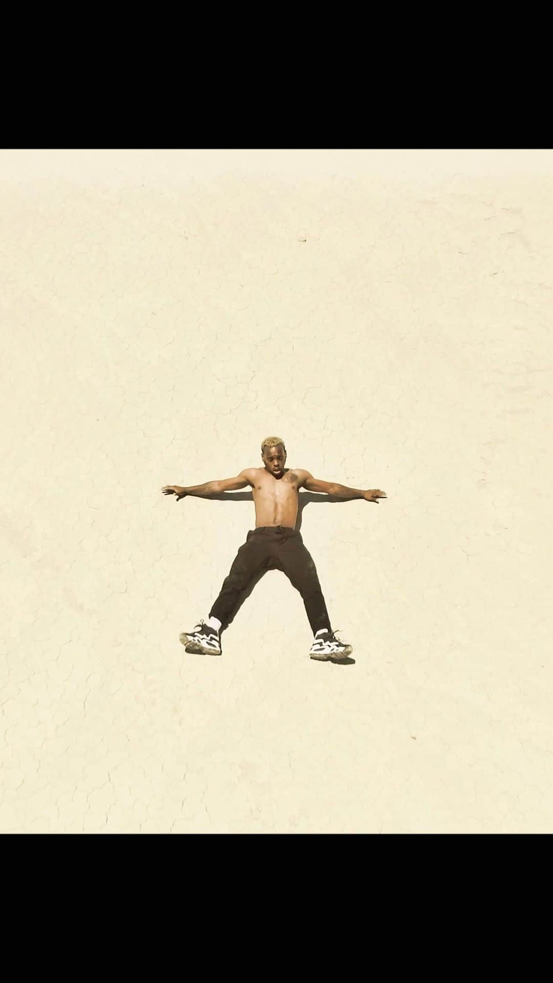 Lil Buckのインスタグラム：「El Mirage . Directed by @anzeskrube  . Produced by Lil Buck & @maestrocreatives  .  Performing Artist - @mylesyachts @slickmoddy @hob_dot  .  Steadi cam- @steadiquan  .  DP @moehabbal  .  1st AC @jlibertine_  .  Music by @bent.on.success  .  Wardrobe by @richfresh   Special Thanks to @cassidyvonseggern @ @rollsroycecarsna」