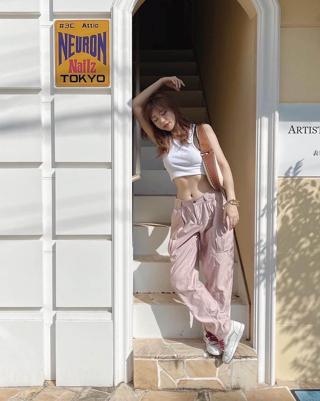 Meeさんのインスタグラム写真 - (MeeInstagram)「30days of outfits-Day 13😆 ともと原宿おデート💜💜💜 暑すぎましたね汗かきすぎましたね🙋🏼‍♀️レモンサワーが美味しい季節になりましたね🍋 動画撮ってたらうざいと言われたのでなんて照れ屋さんなんだと思いました🙋🏼‍♀️かわいいですね🙋🏼‍♀️のせちゃいました🙋🏼‍♀️ ちなみにこのスニーカーは中2のとき買って1回しきゃ履かず、捨てられず日本に置いておいたものです🙋🏼‍♀️#ダサかわいい  そんな1日でした🙋🏼‍♀️昨日ですが🙋🏼‍♀️ #今日のコーデ #デート #デートコーデ #夏コーデ #原宿デート#スニーカー女子」8月7日 23時22分 - wagamama_mee