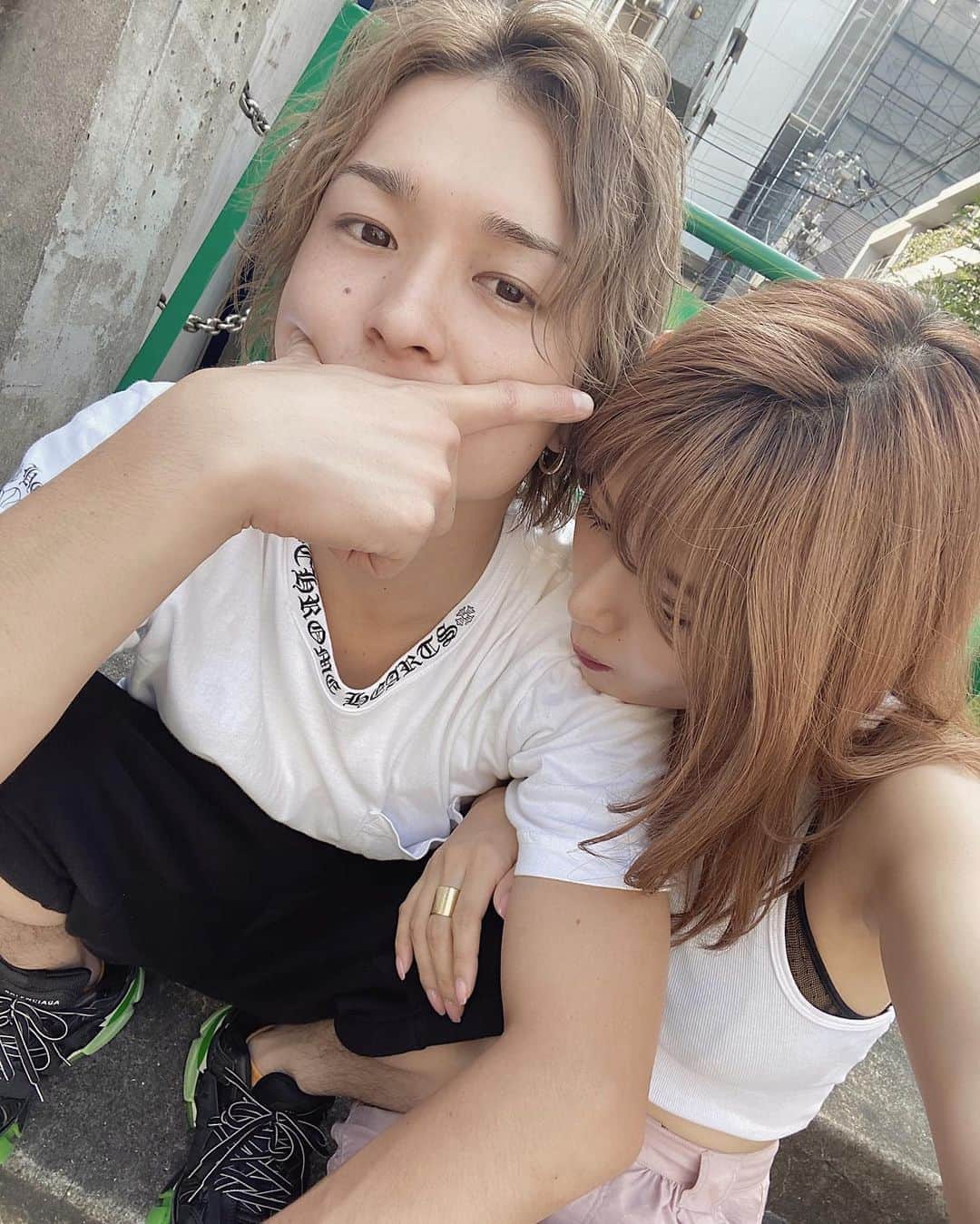 Meeさんのインスタグラム写真 - (MeeInstagram)「30days of outfits-Day 13😆 ともと原宿おデート💜💜💜 暑すぎましたね汗かきすぎましたね🙋🏼‍♀️レモンサワーが美味しい季節になりましたね🍋 動画撮ってたらうざいと言われたのでなんて照れ屋さんなんだと思いました🙋🏼‍♀️かわいいですね🙋🏼‍♀️のせちゃいました🙋🏼‍♀️ ちなみにこのスニーカーは中2のとき買って1回しきゃ履かず、捨てられず日本に置いておいたものです🙋🏼‍♀️#ダサかわいい  そんな1日でした🙋🏼‍♀️昨日ですが🙋🏼‍♀️ #今日のコーデ #デート #デートコーデ #夏コーデ #原宿デート#スニーカー女子」8月7日 23時22分 - wagamama_mee