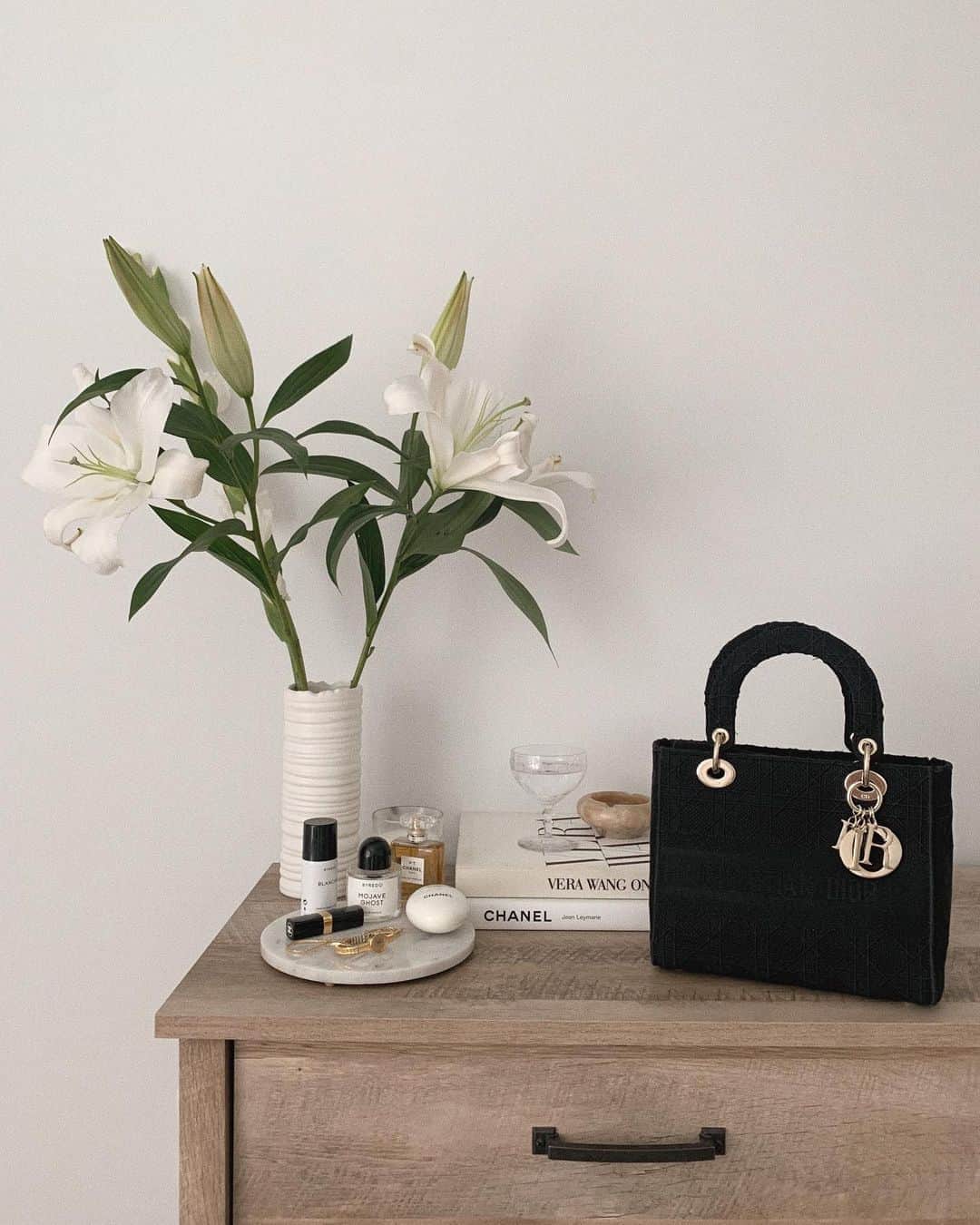 Kelsey Simoneのインスタグラム：「Fashionably messy dresser」