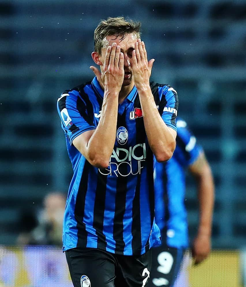 アタランタBCさんのインスタグラム写真 - (アタランタBCInstagram)「Caption this 🙈😂 ⠀ #GoAtalantaGo ⚫️🔵 #Castagne #Atalanta #BergAMO #ForzaAtalanta」8月7日 23時20分 - atalantabc