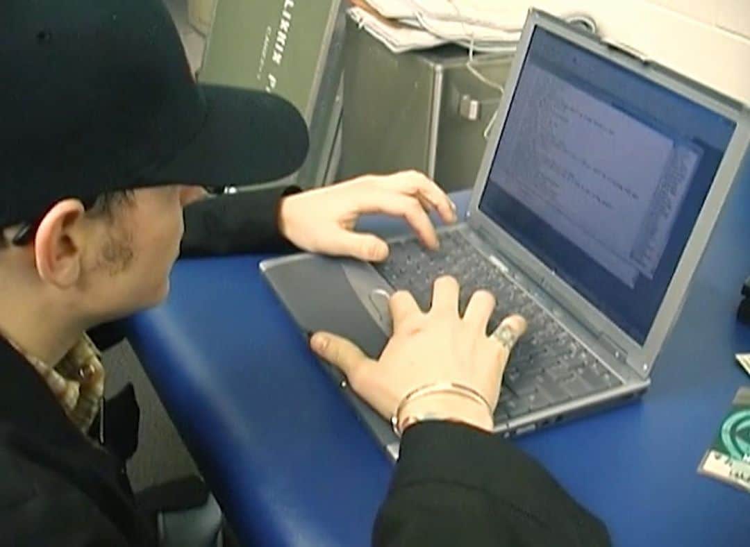 リンキン・パークのインスタグラム：「‪Anyone know anything about 20 year old computers?linkinpark.com」
