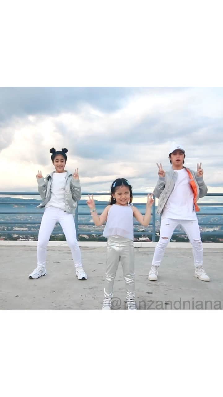 Niana Guerreroのインスタグラム：「ayeeeee ring the alarm! 🚨🔥 #siblinggoals @somsomi0309 @onewithnatalia @ranzkyle」