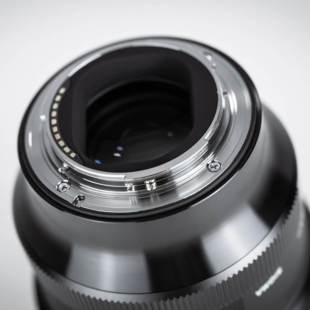 Sigma Corp Of America（シグマ）さんのインスタグラム写真 - (Sigma Corp Of America（シグマ）Instagram)「It'll be a little while before you can hold a new SIGMA 85mm F1.4 DG DN Art in your hands, so let's take an up-close look at some of the details!  Press Release (in case you missed it): https://bit.ly/85mm-dgdn-pr  #sigmaphoto #sigma #sigma85mmart #sigma85mmdgdn #sigmadgdn #sigmaart #sigmaartprime #sigmalens #sigmalenses #85mm #Emount #lmount #lmountalliance #portraitphotography」8月7日 23時30分 - sigmaphoto