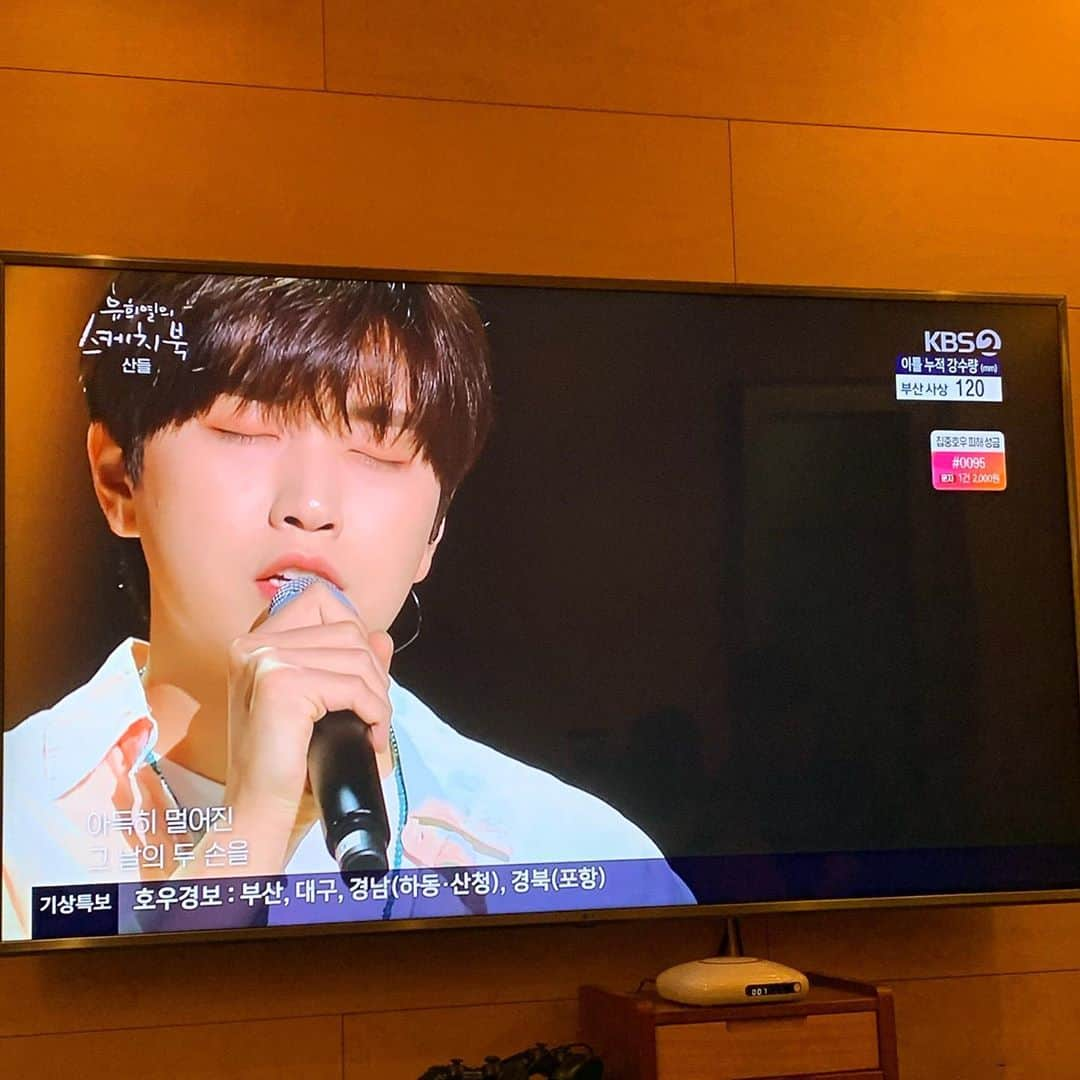 シヌ さんのインスタグラム写真 - (シヌ Instagram)「삼도리 유스케 본방사수❤️ #B1A4 #산들 #생각집」8月7日 23時39分 - realcnu